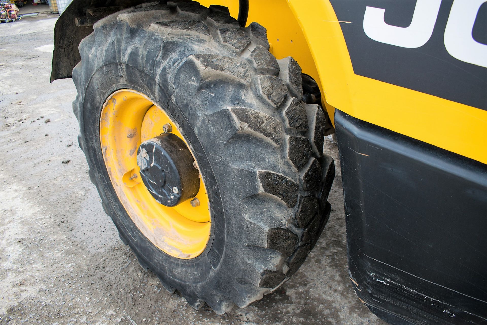 JCB 535-125 Hi-Viz 12.5 metre telescopic handler Year: 2015 S/N: 2345427 Recorded Hours: 2058 c/w - Image 10 of 13