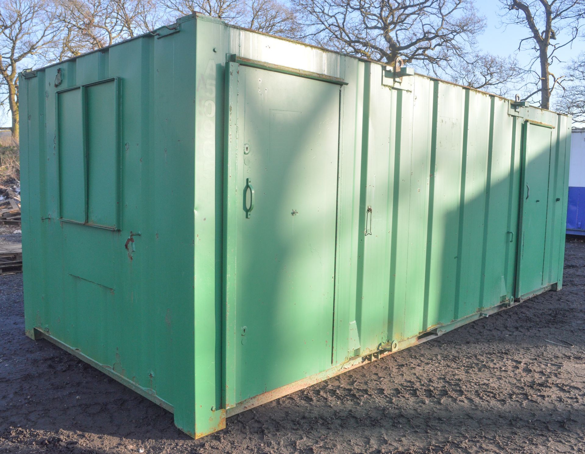 21 ft x 9 ft steel anti vandal welfare unit  c/w diesel generator & keys in office  A509651