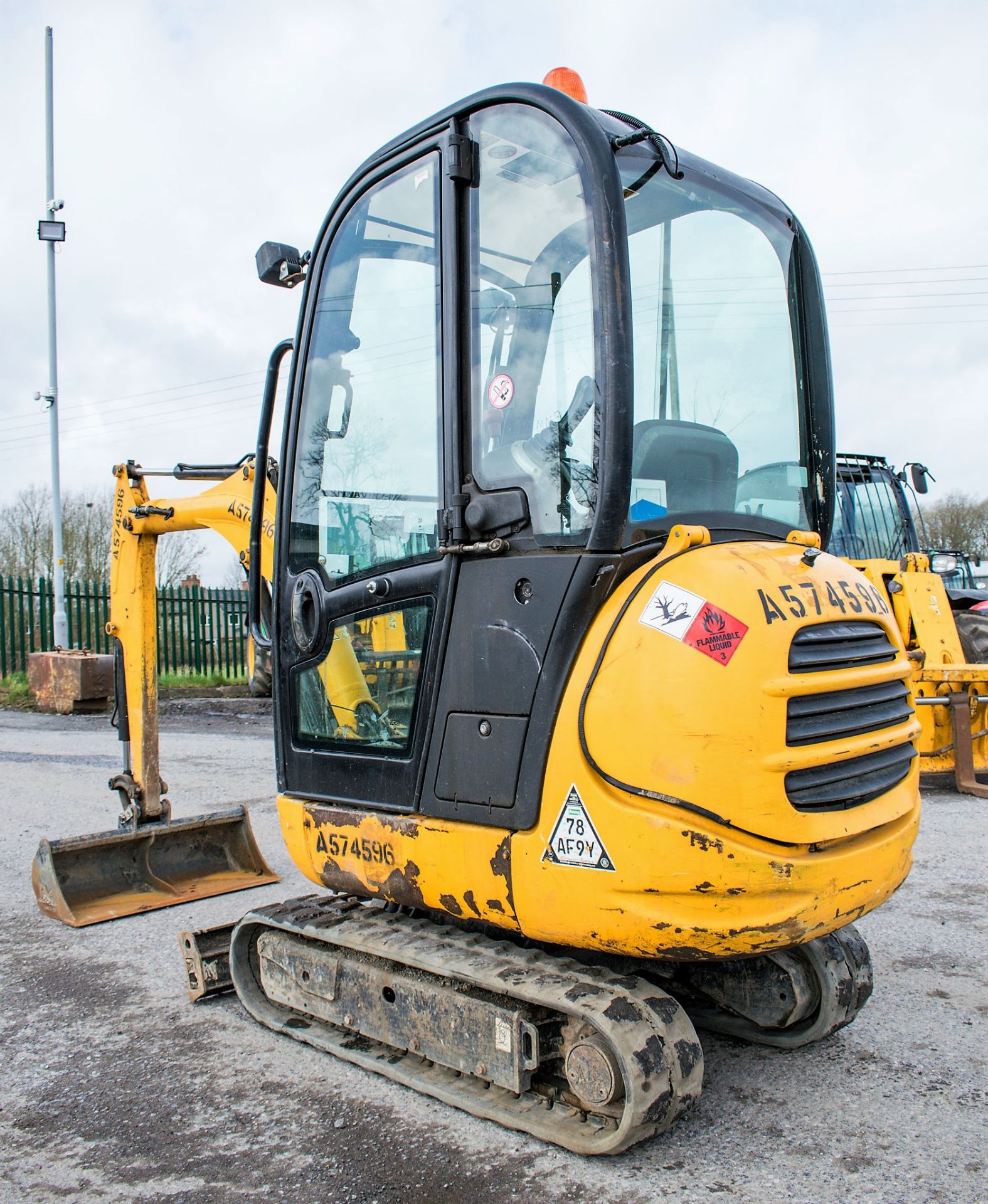 JCB 8016 CTS 1.5 tonne rubber tracked mini excavator Year: 2012 S/N: 1795055 Recorded Hours: 1611 - Image 3 of 11