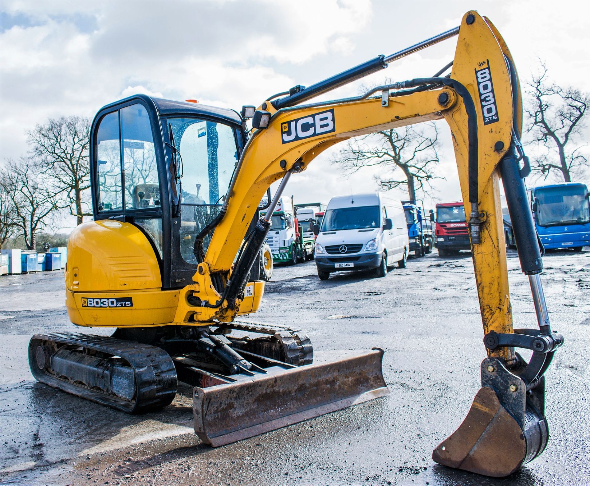 JCB 8030 3 tonne rubber tracked mini excavator Year: 2013 S/N: 2021786 Recorded Hours: 1439 piped, - Image 2 of 12