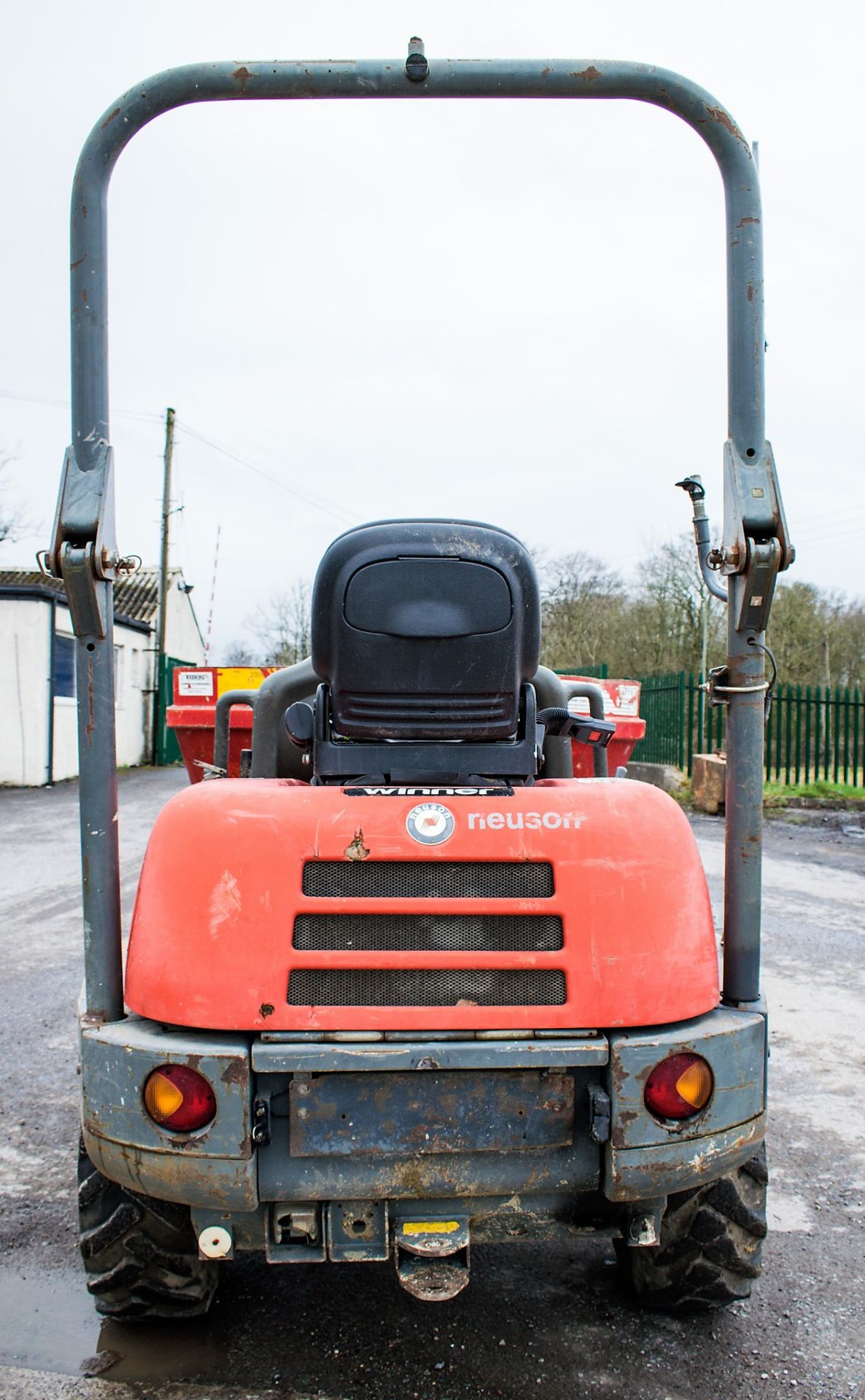 Neuson 2001 2 tonne swivel skip dumper Year: 2008 S/N: CB000564 Recorded Hours: 3413 D155G - Image 6 of 12