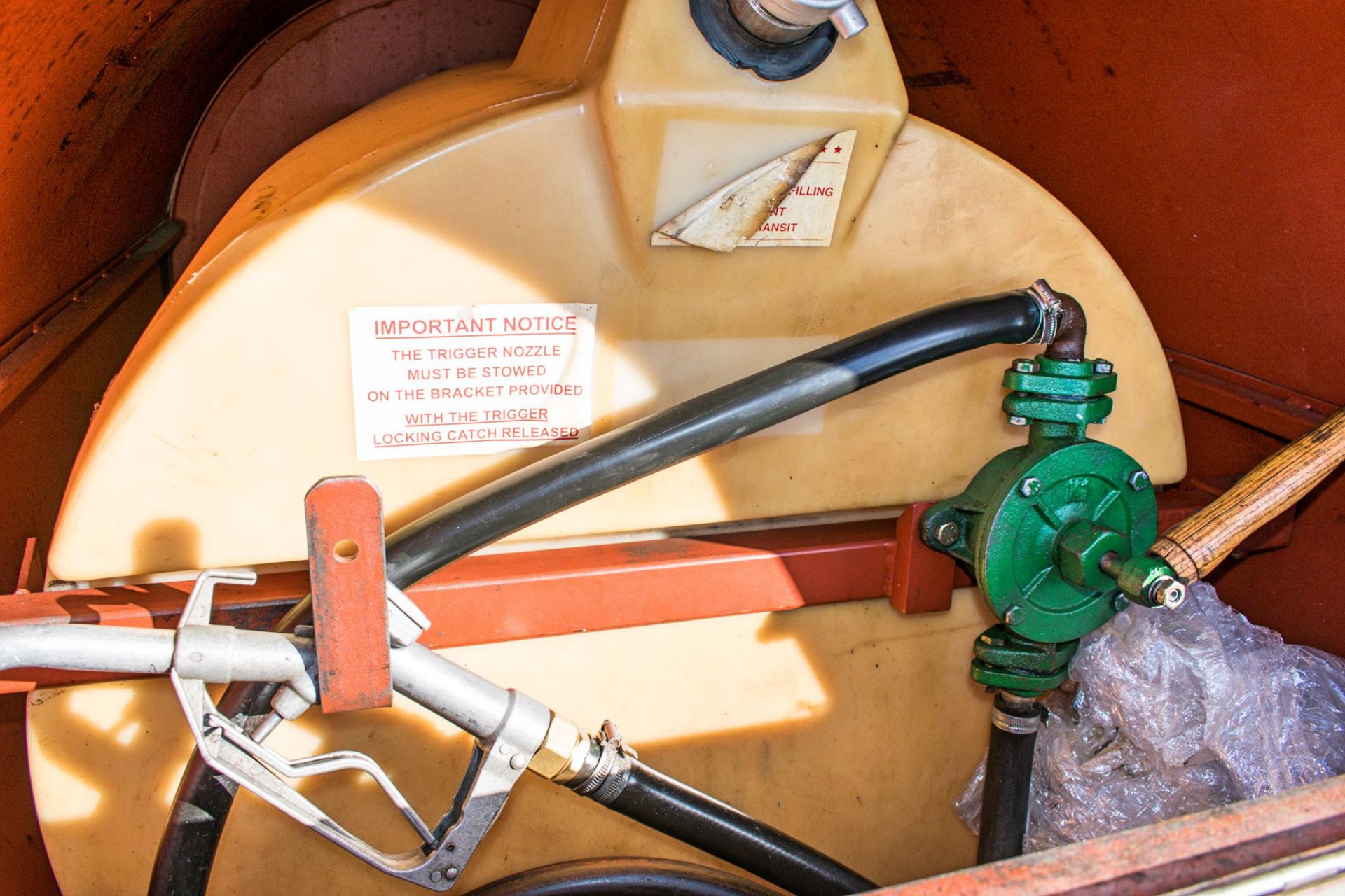 Trailer Engineering 950 litre site tow bunded fuel bowser c/w manual pump, delivery hose & nozzle - Image 3 of 3
