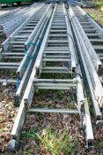 3 stage extending aluminium ladder 33620039