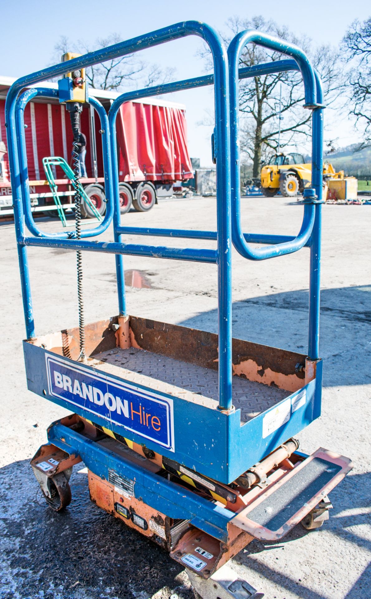 Pop-Up battery electric scissor lift 08FT01 - Image 3 of 4