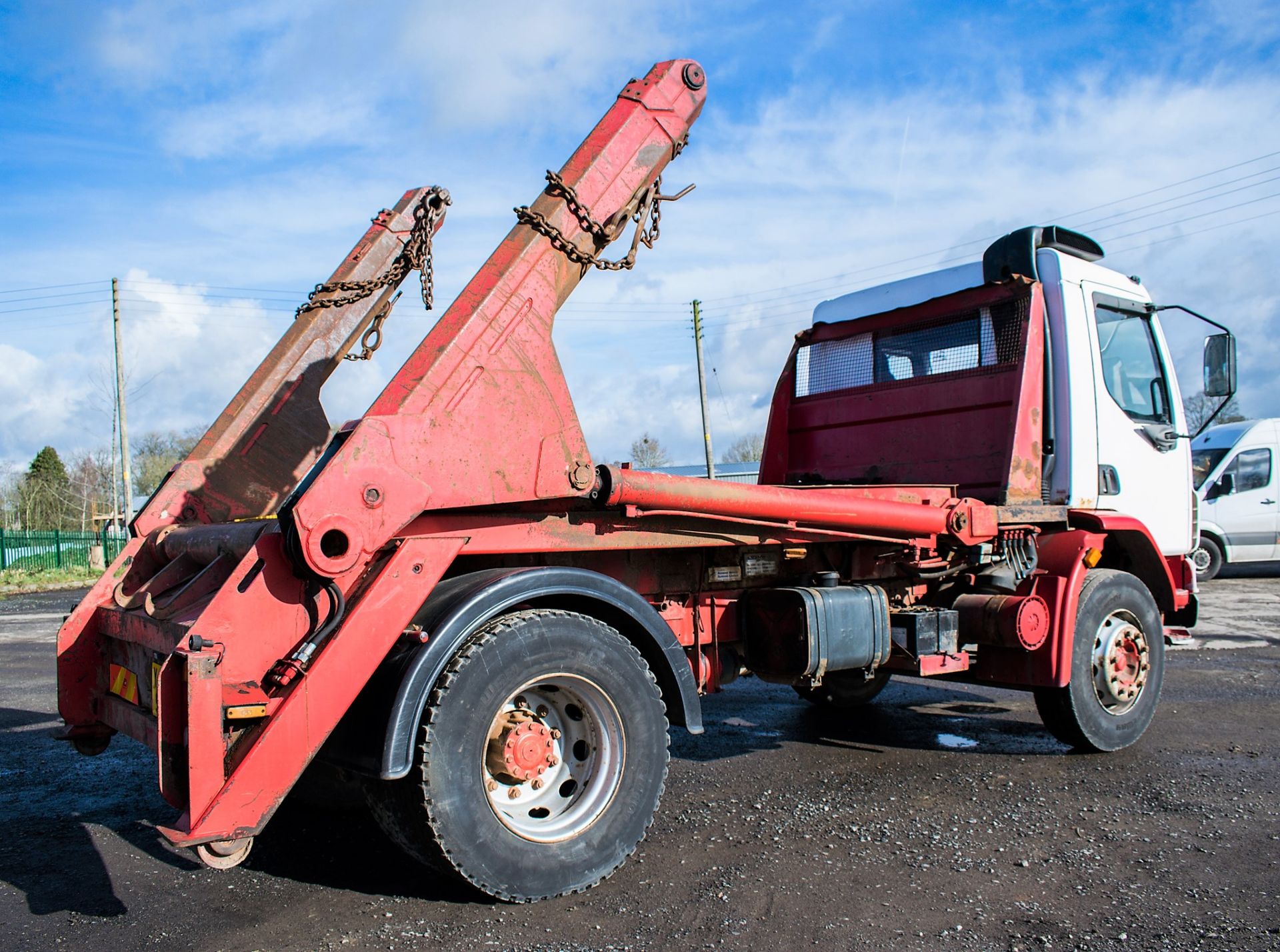 DAF LF55.220 18 tonne skip lorry Registration Number: YJ05 SFV Date of Registration: 01/05/2005 - Image 3 of 9