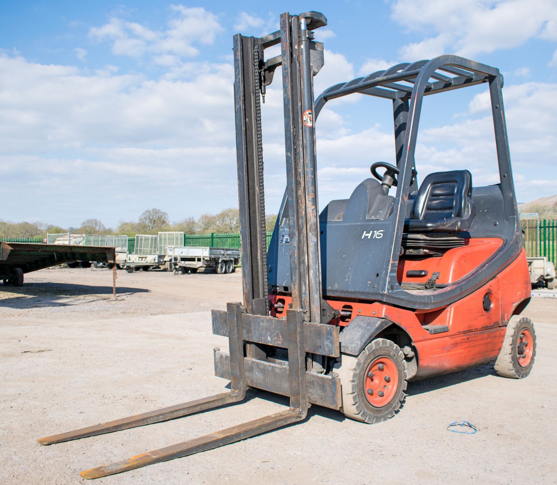 Lansing Linde H16D diesel driven fork lift truck Year: 1996 S/N: 7016 Recorded Hours: 4569 ** No VAT