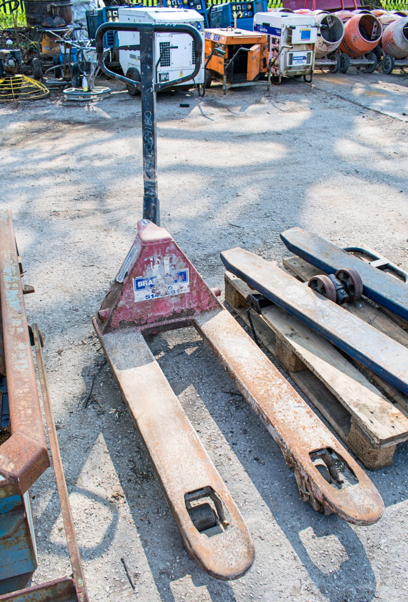 Hand hydraulic pallet truck