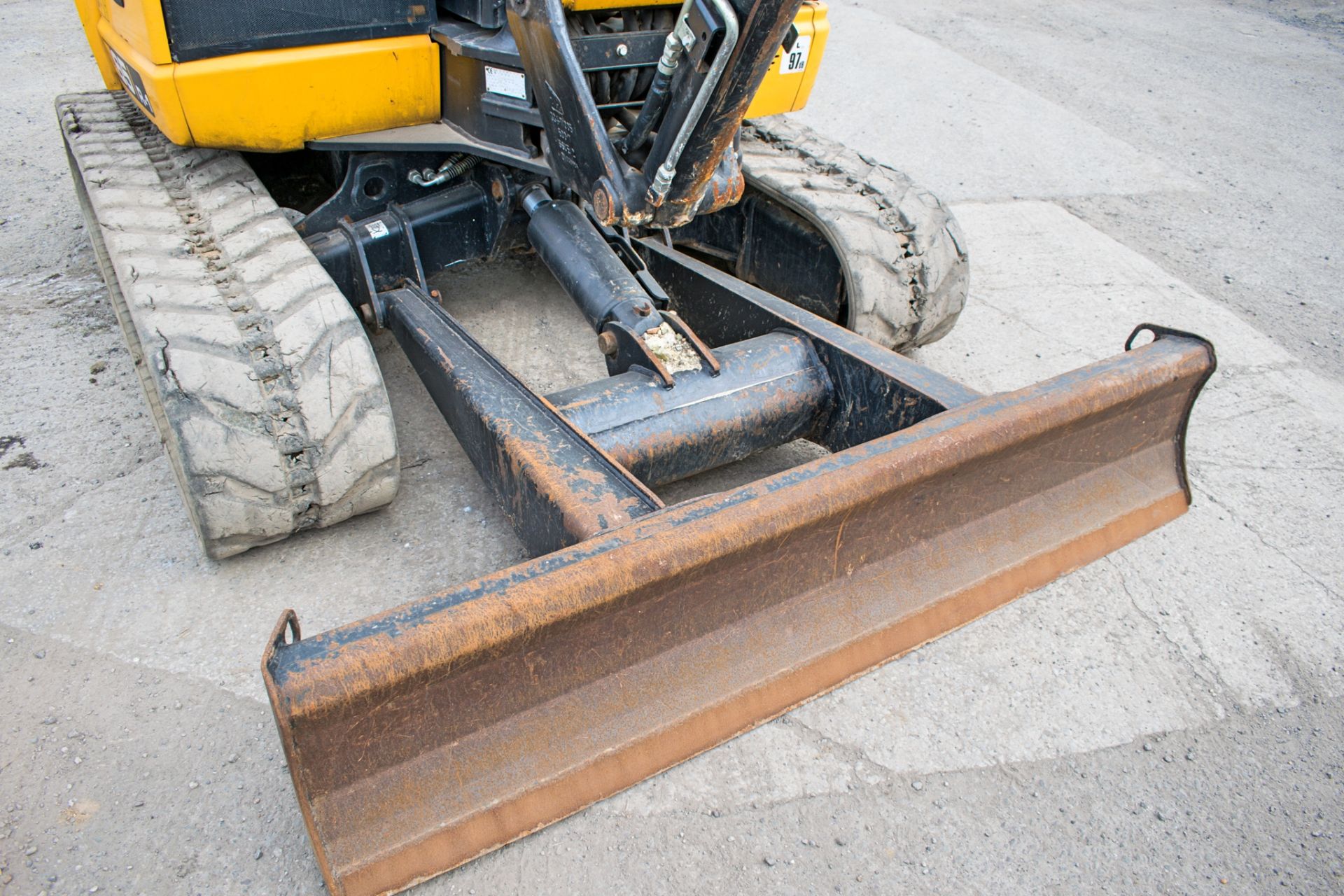 JCB 65R-1 6.5 tonne rubber tracked excavator Year: 2015 S/N: 1913919 Recorded Hours: 1886 blade, - Image 10 of 12