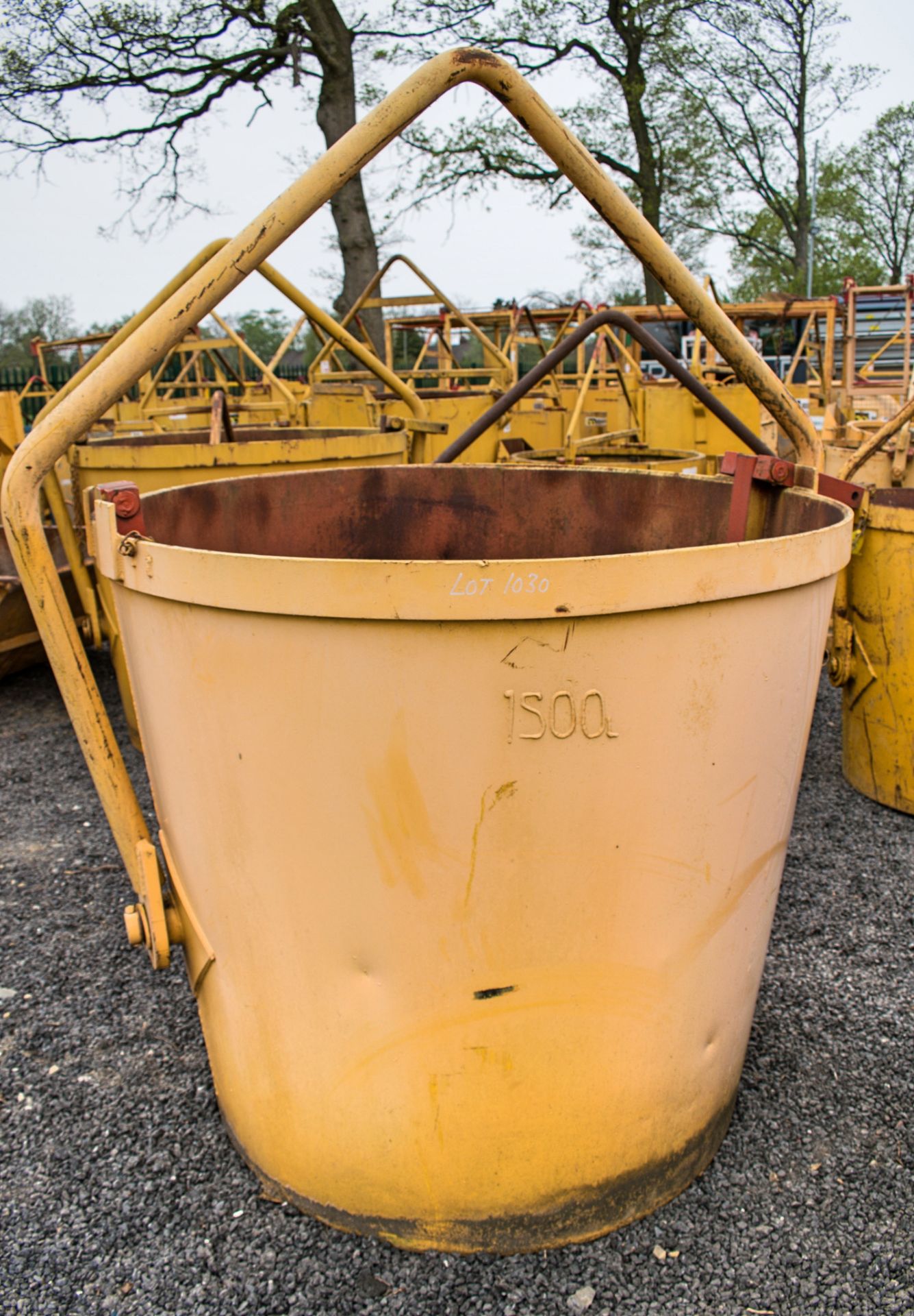 1500 litre steel crane tipping bucket