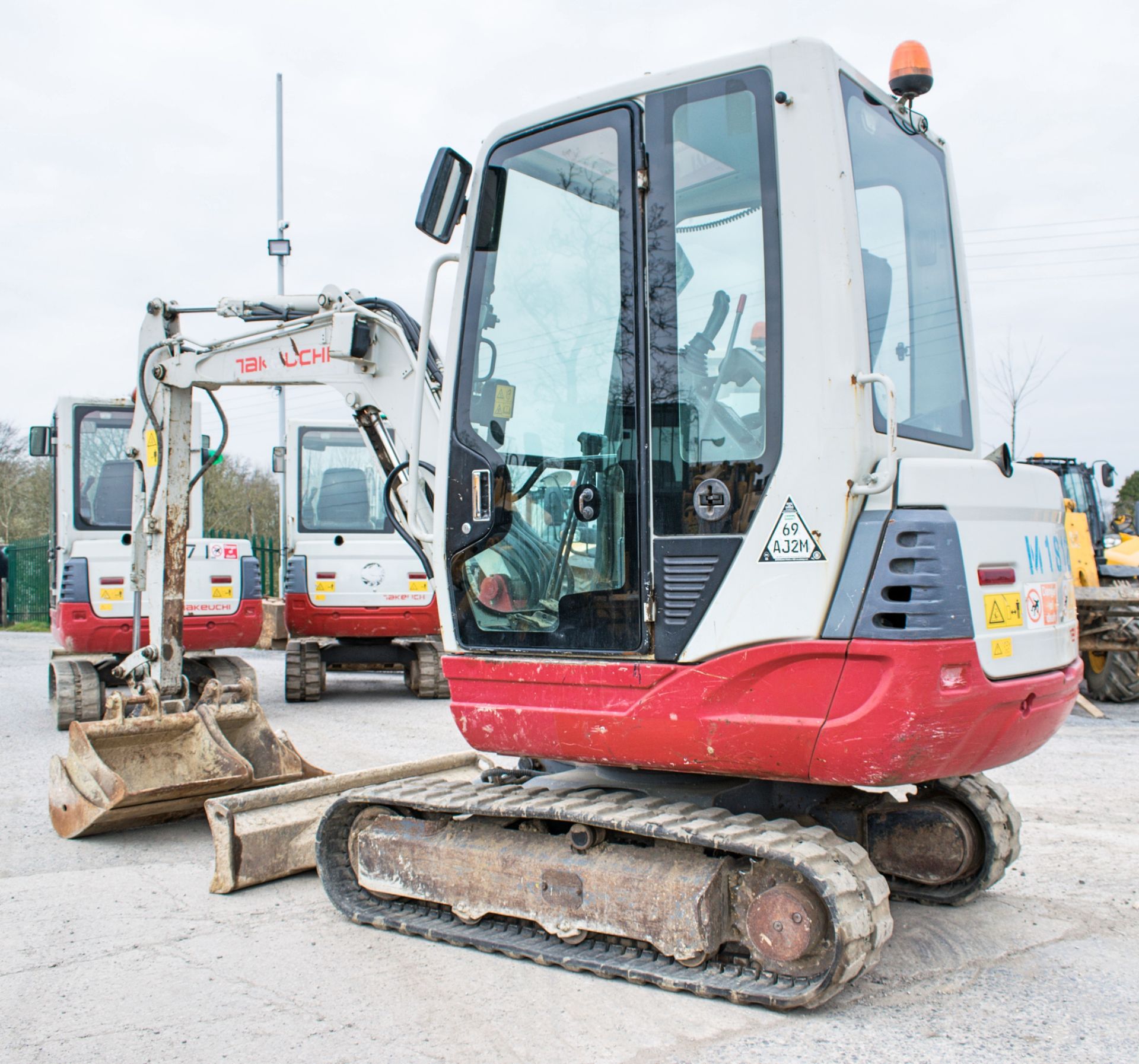 Takeuchi TB228 2.8 tonne rubber tracked mini excavator Year: 2014 S/N: 122863585 Recorded Hours: - Image 3 of 12