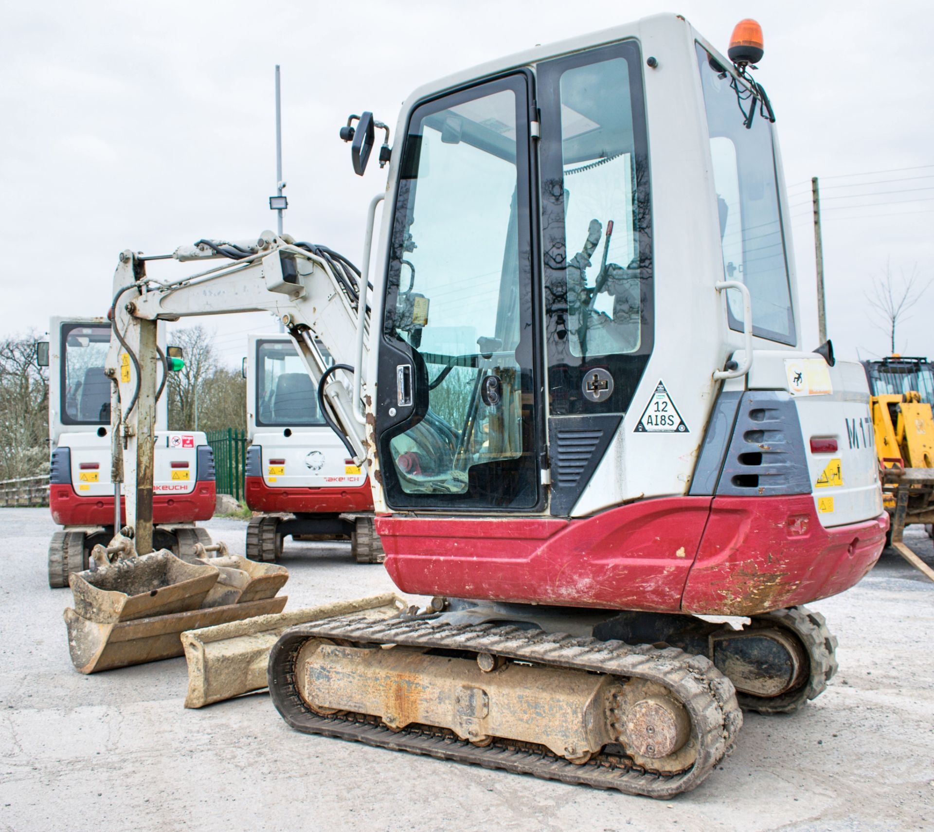 Takeuchi TB228 2.8 tonne rubber tracked mini excavator Year: 2014 S/N: 122803361 Recorded Hours: - Bild 3 aus 12