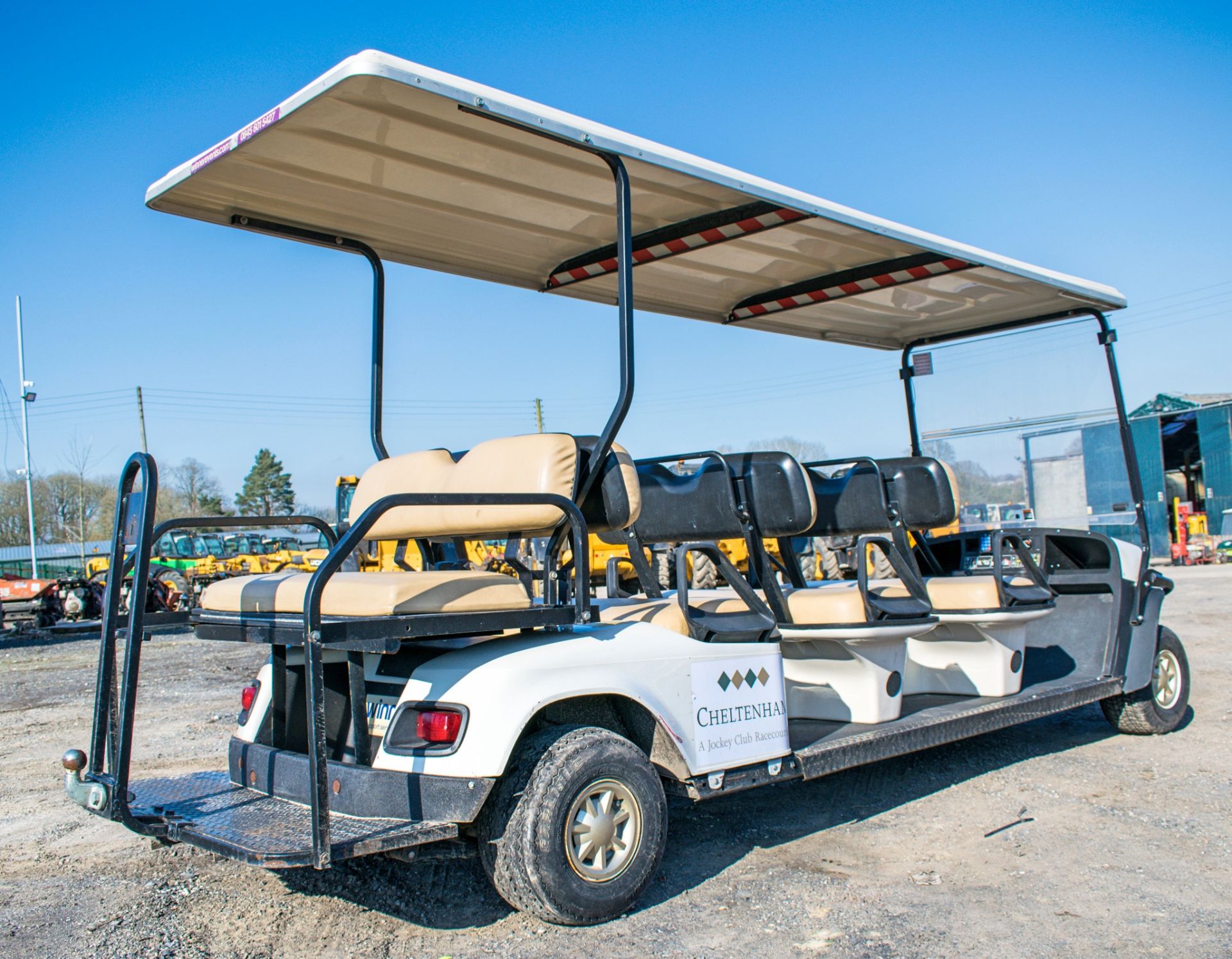 Cushman 8 seat petrol driven golf buggy Year: 2012 S/N: 2807176 Recorded Hours: 234 - Image 3 of 7