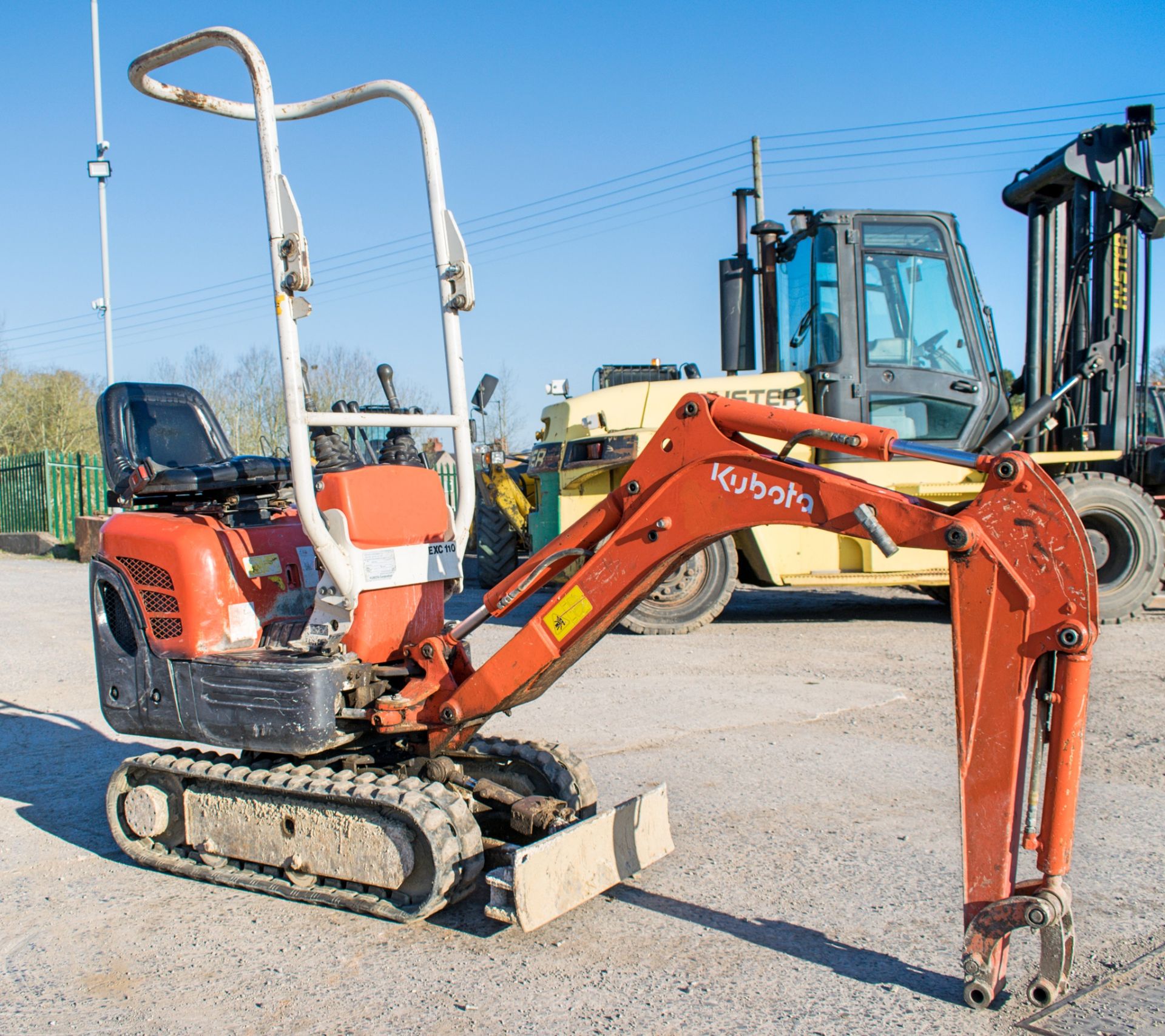 Kubota K008-3 0.8 tonne rubber tracked micro excavator Year: 2011 S/N: 22365 Recorded Hours: 2483 - Image 2 of 12