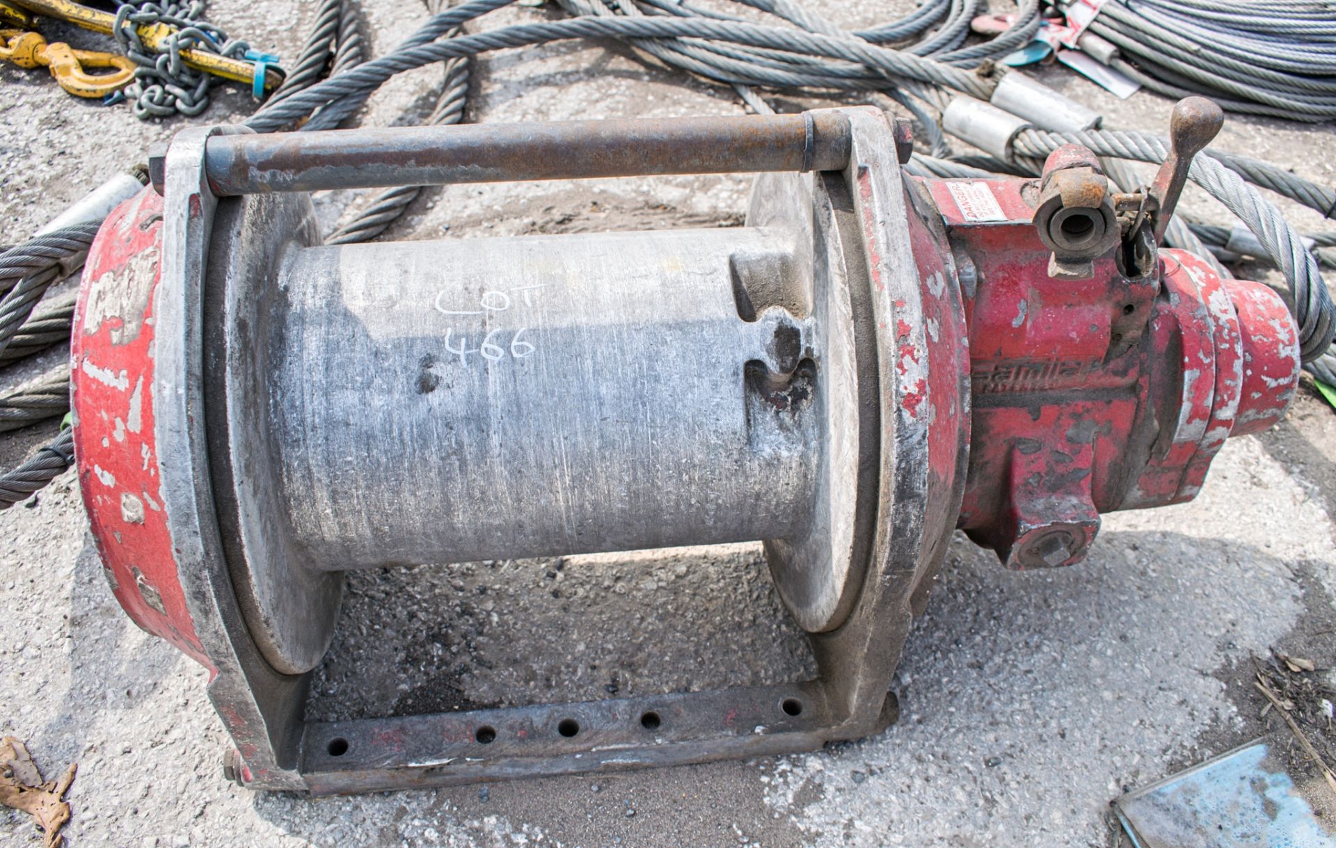 Pneumatic winch ** No rope **