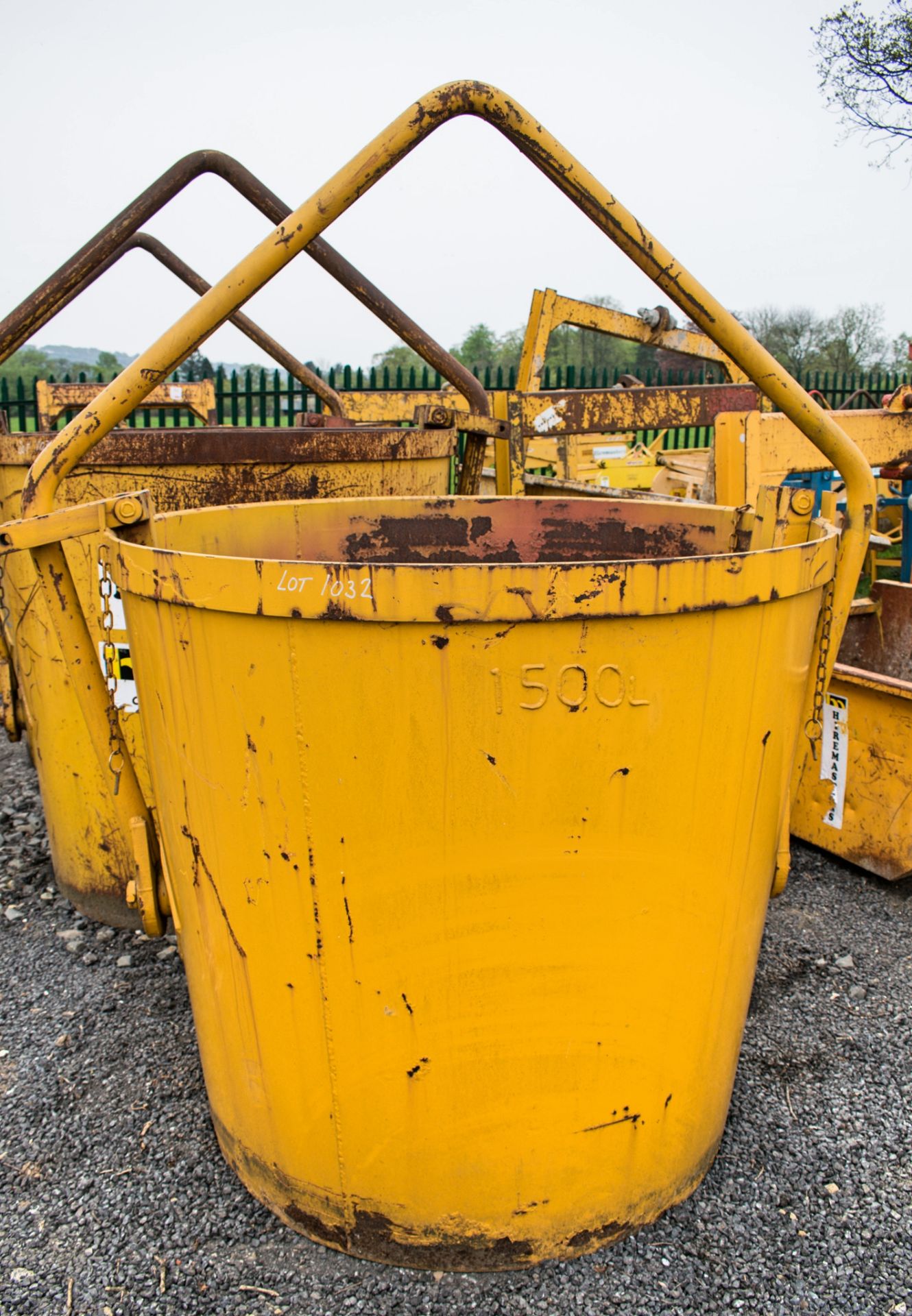 1500 litre steel crane tipping bucket
