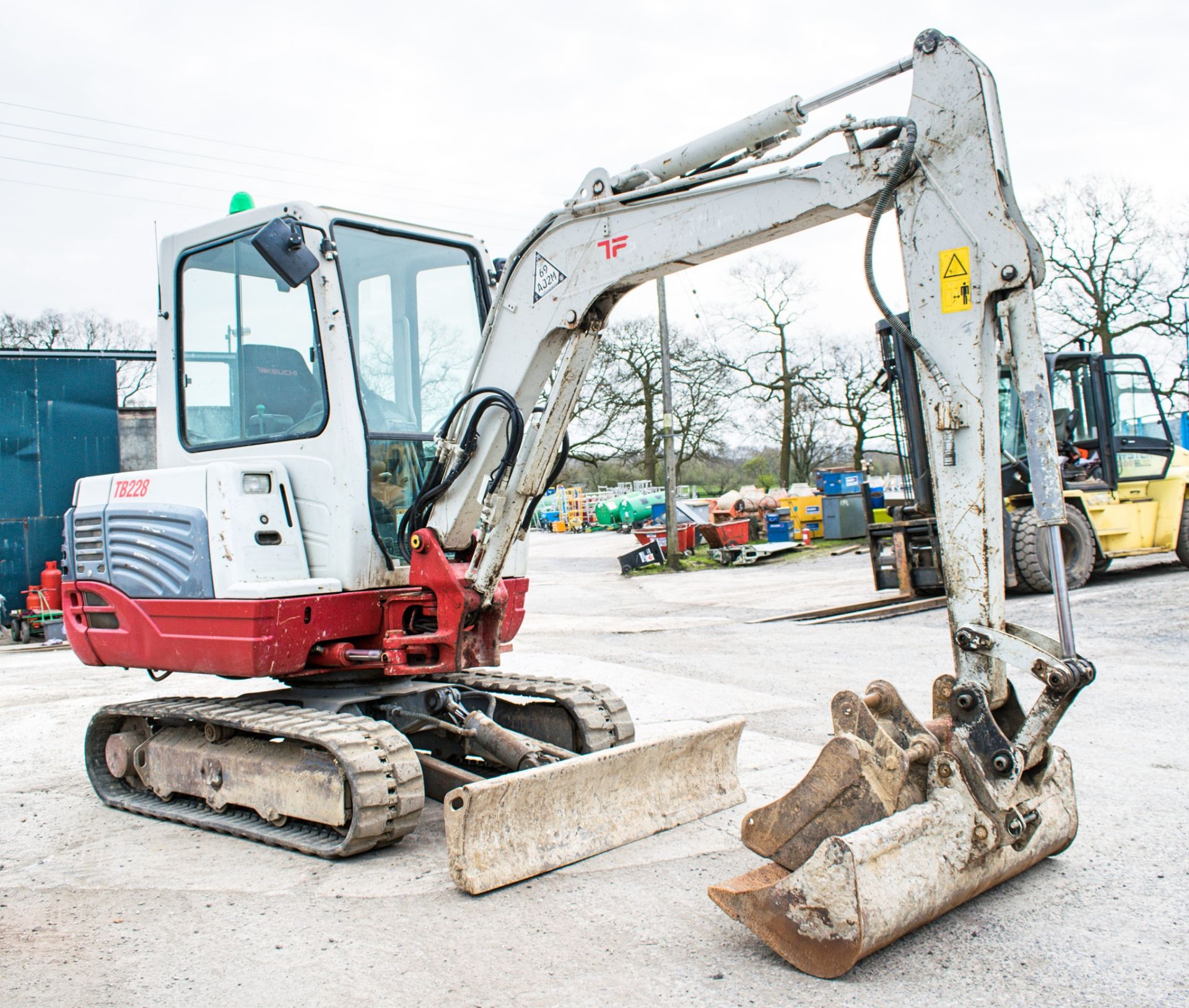 Takeuchi TB228 2.8 tonne rubber tracked mini excavator Year: 2014 S/N: 122863585 Recorded Hours: - Bild 2 aus 12