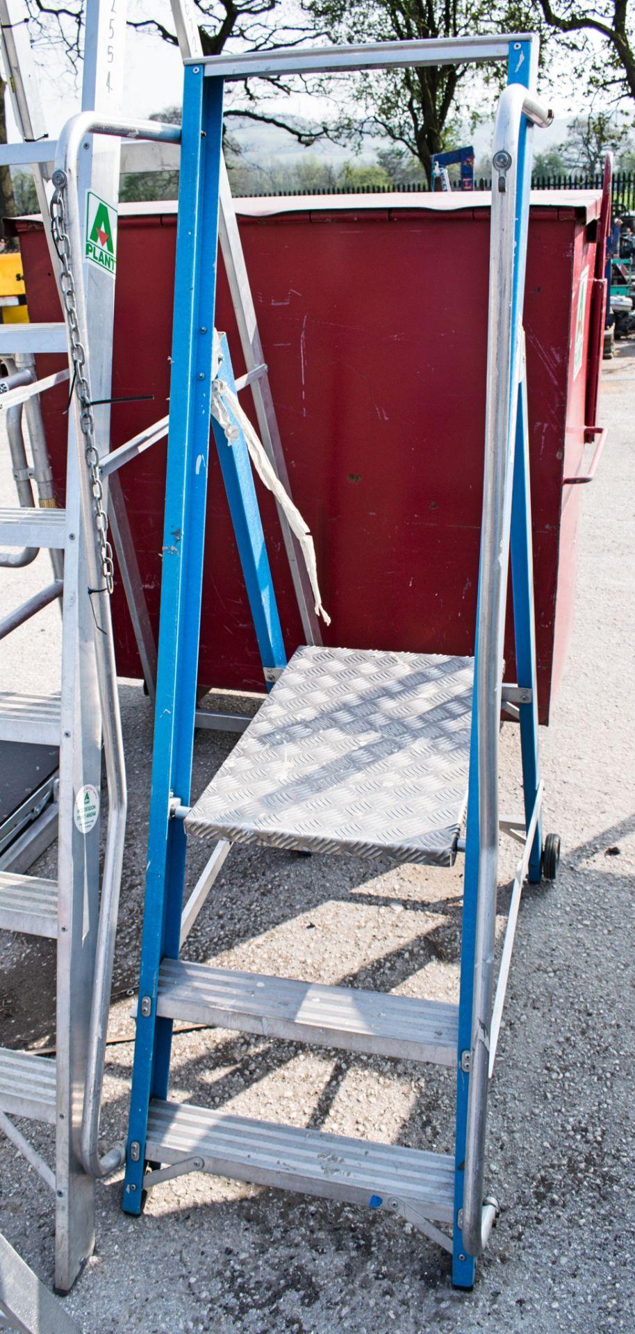 Glass fibre framed podium step ladder SESE0005582