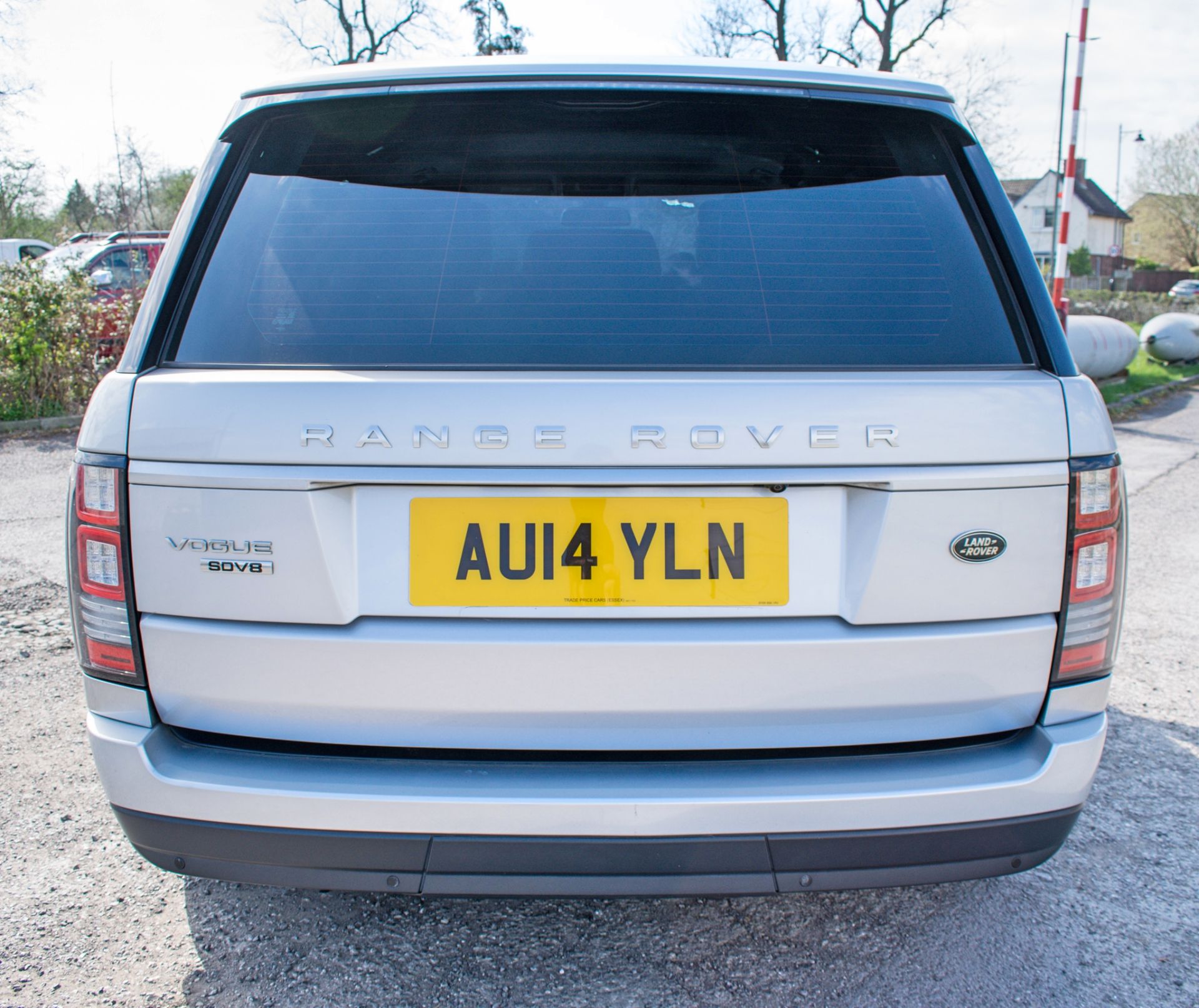 Range Rover Vogue SDV8 Auto 5 door estate SUV Registration Number: AU14 YLN Date of Registration: - Image 6 of 12