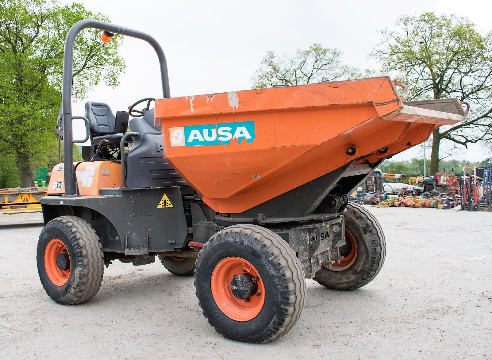 Neuson D350 AHG 3.5 tonne swivel skip dumper Year: 2015 S/N: 65173590 Recorded Hours: 679 D68 - Image 2 of 14