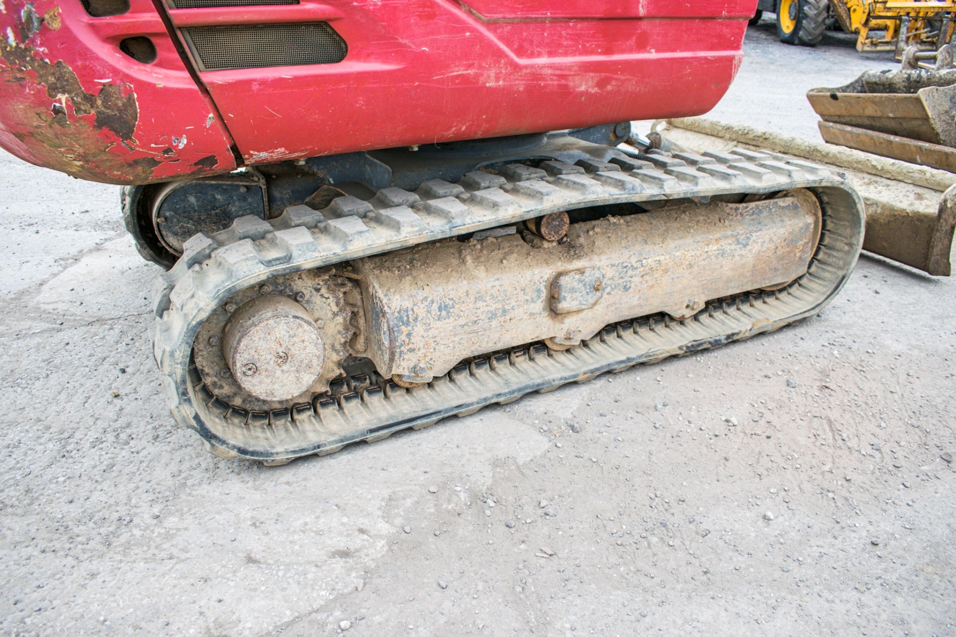 Takeuchi TB228 2.8 tonne rubber tracked mini excavator Year: 2014 S/N: 122803361 Recorded Hours: - Bild 8 aus 12