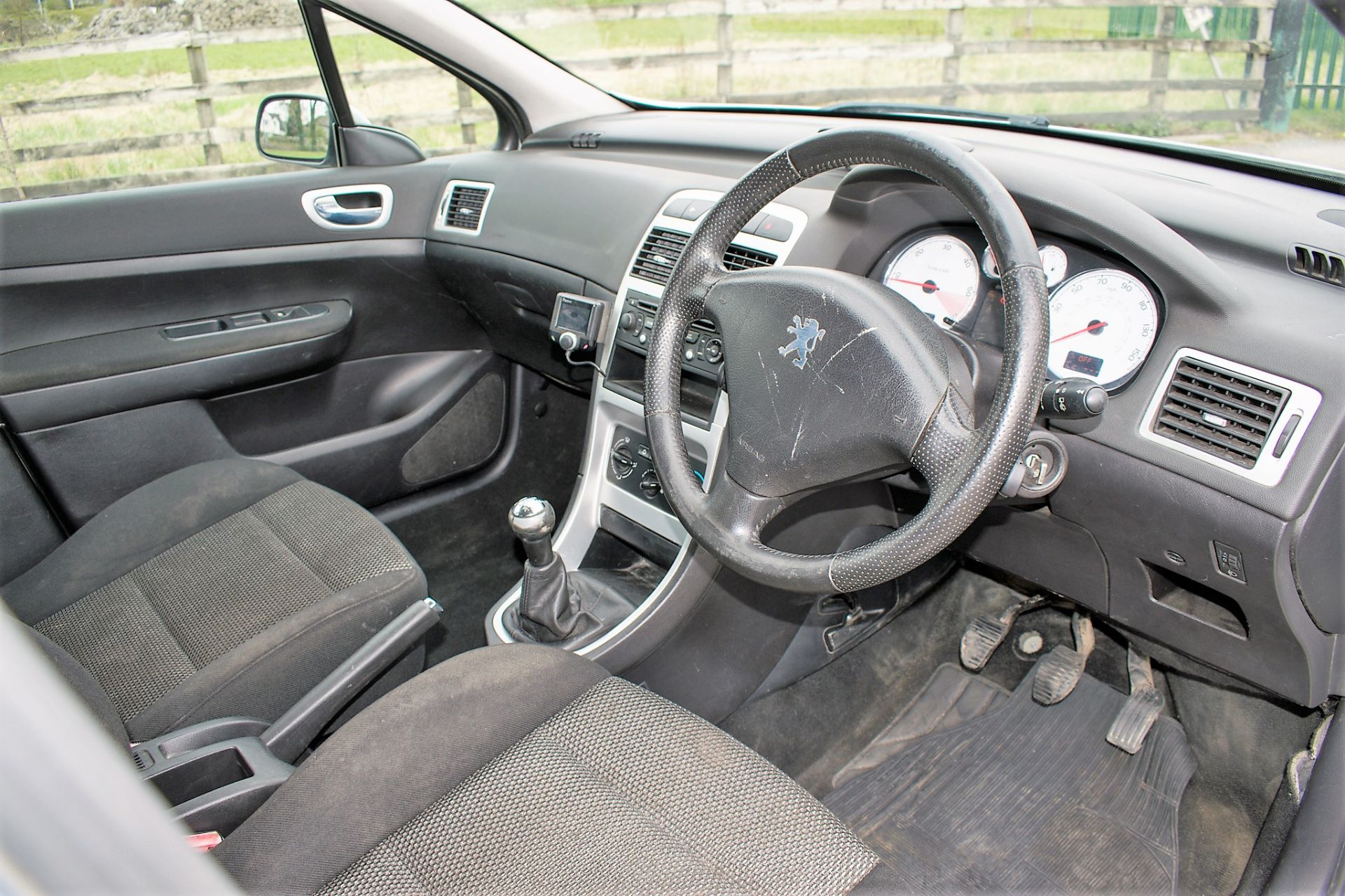 Peugeot 307 HDi 5 door hatchback car Registration Number: WF56 XUJ Date of Registration: 26/10/ - Image 7 of 12