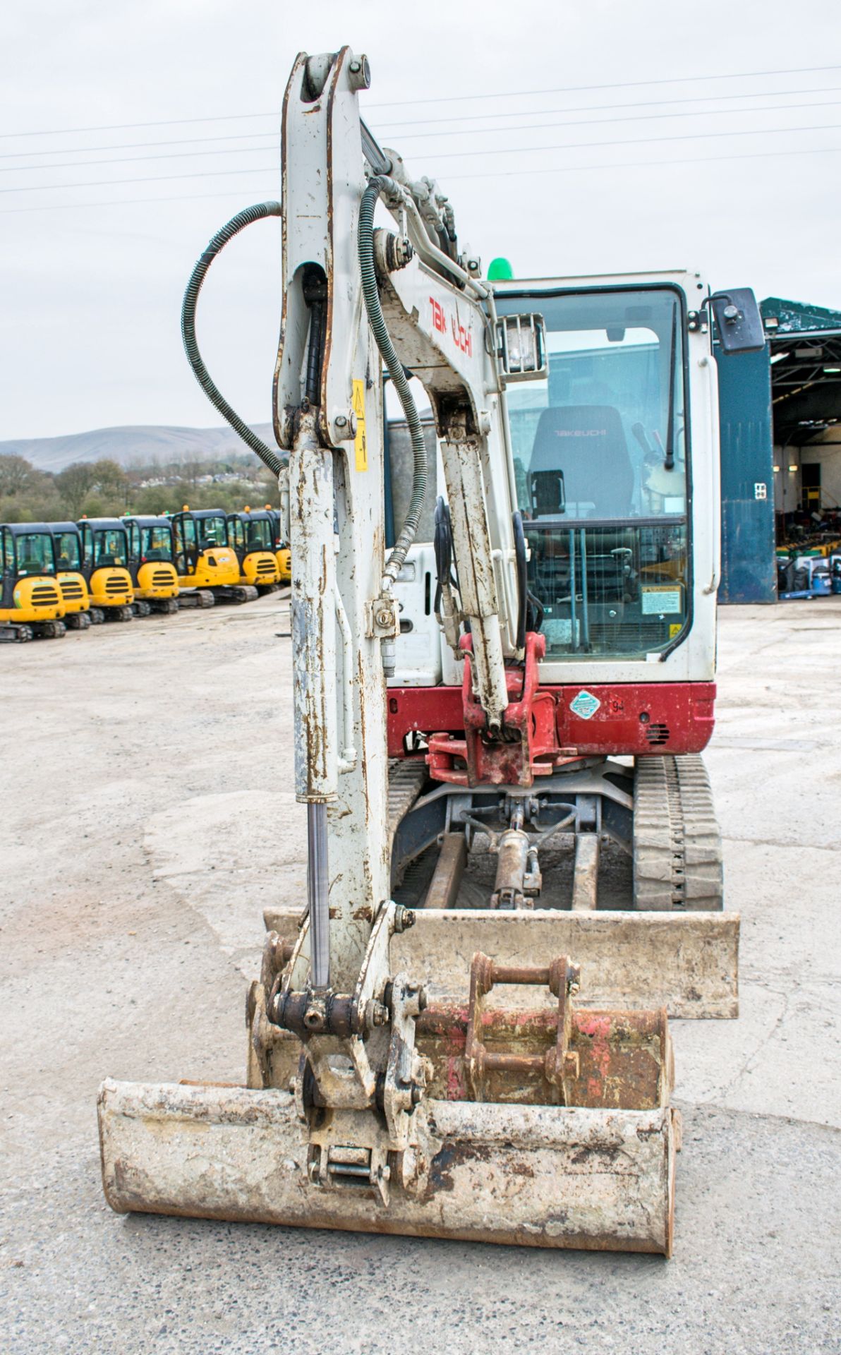 Takeuchi TB228 2.8 tonne rubber tracked mini excavator Year: 2014 S/N: 122863585 Recorded Hours: - Bild 5 aus 12