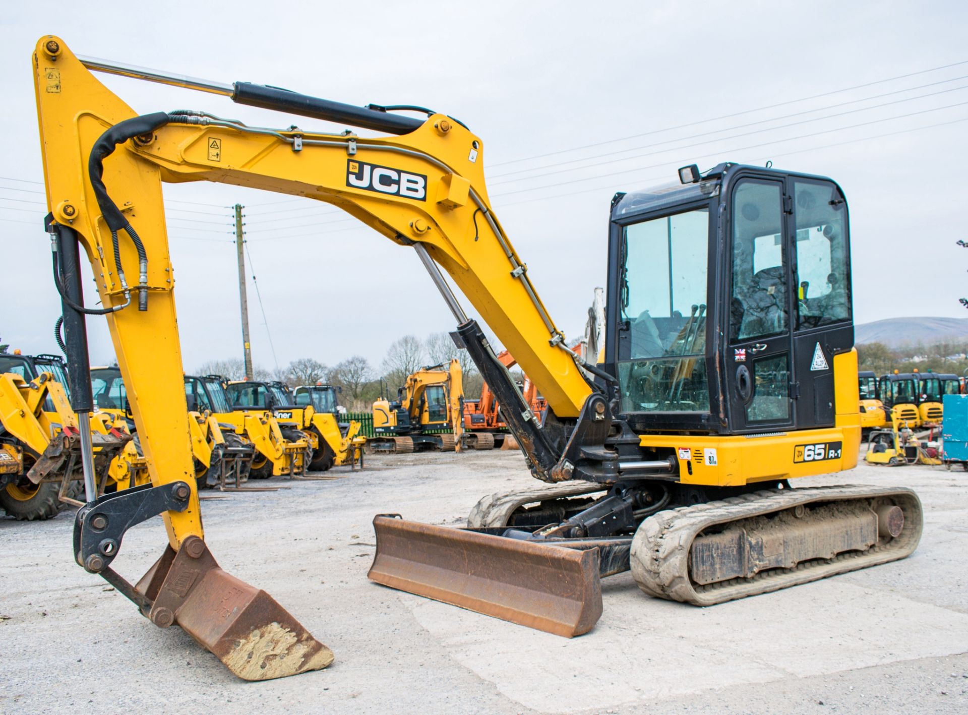 JCB 65R-1 6.5 tonne rubber tracked excavator Year: 2015 S/N: 1913919 Recorded Hours: 1886 blade,