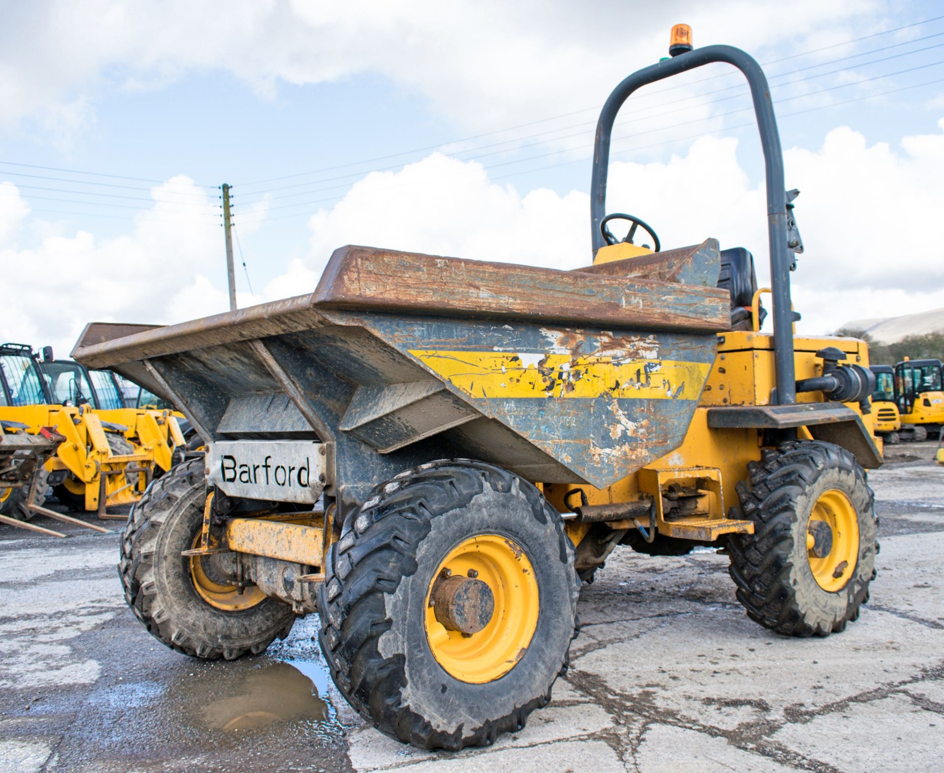 Barford SX3000 Hydro 3 tonne straight skip dumper Year: 2007 S/N: SBVE0845 Recorded Hours: 2130