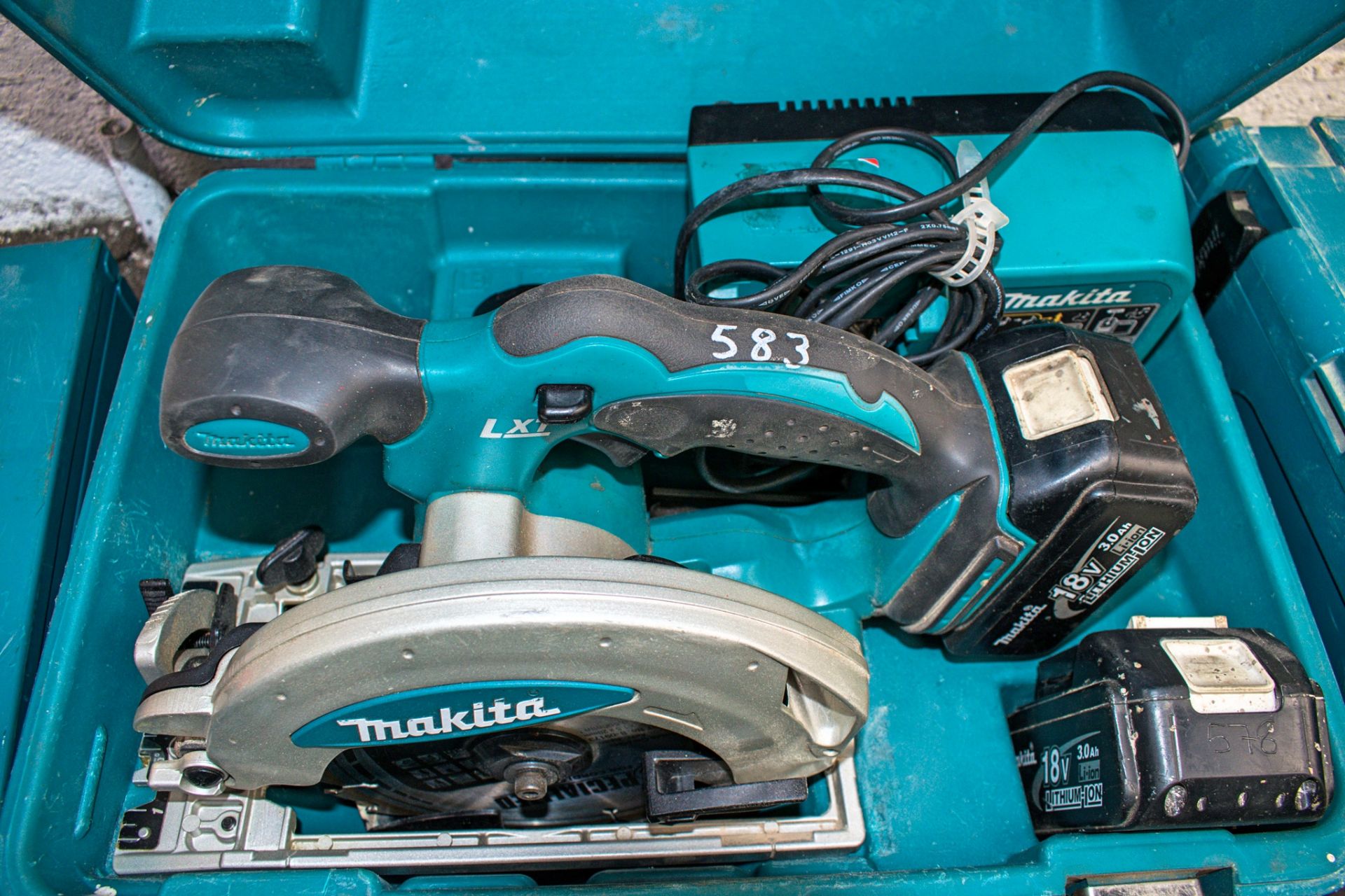 Makita 18v cordless circular saw c/w charger, 2 batteries & carry case A617975