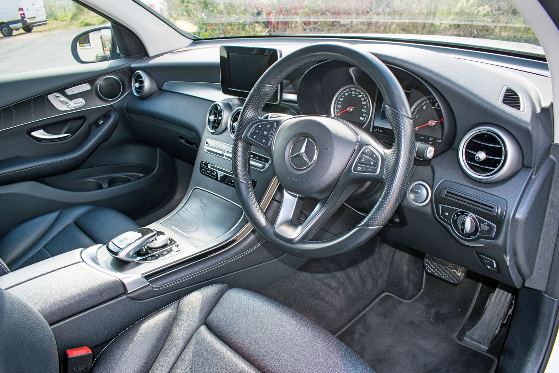 Mercedes Benz GLC220d Sport Premium 5 door estate SUV Registration Number: MK66 NBO Date of - Bild 7 aus 13
