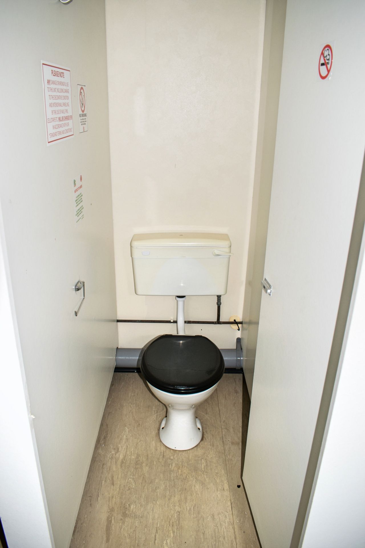 32 ft x 10 ft steel office/toilet unit Comprising of: office, ladies & gents toilet A343980 ** - Image 9 of 9