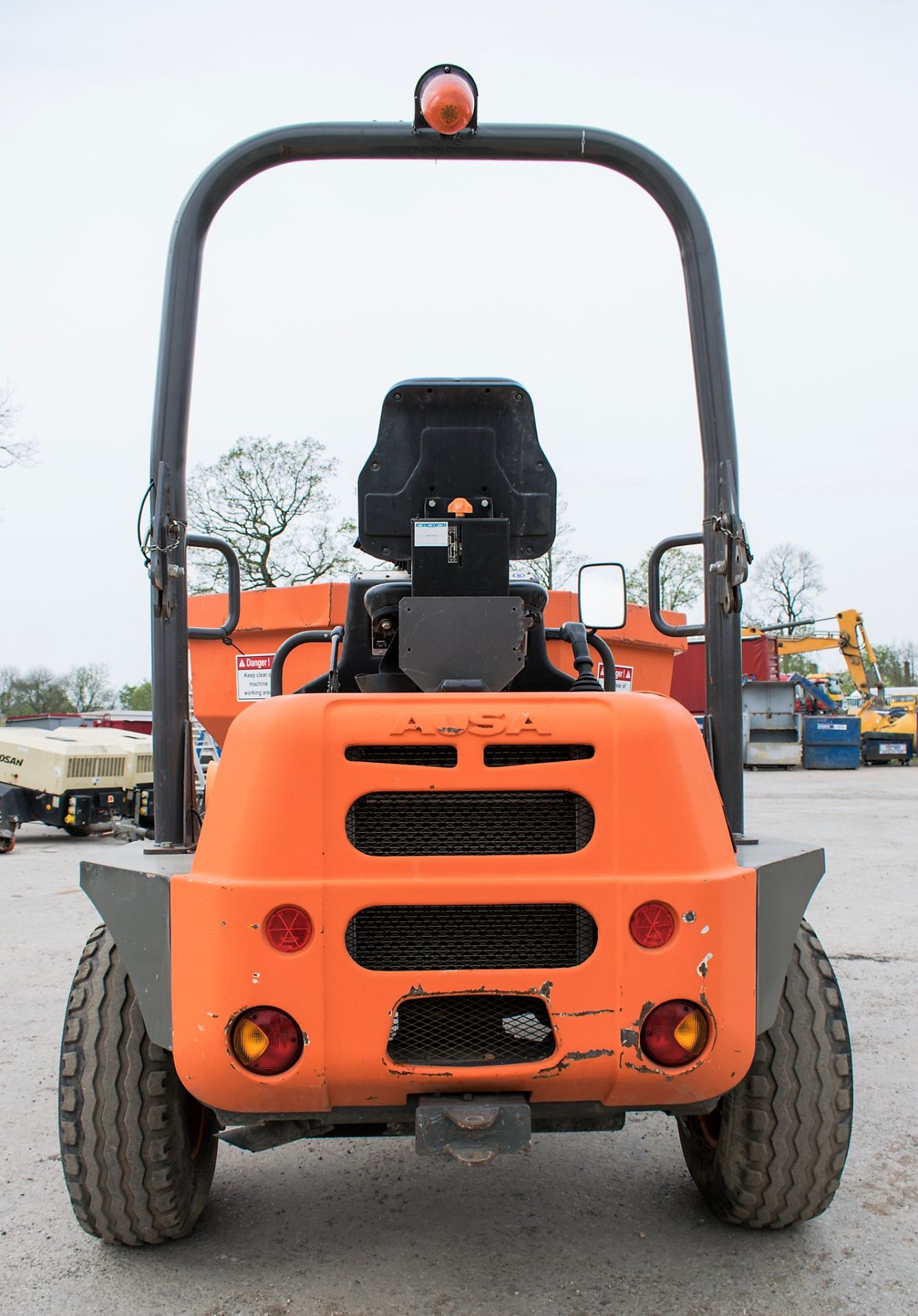 Neuson D350 AHG 3.5 tonne swivel skip dumper Year: 2015 S/N: 65173590 Recorded Hours: 679 D68 - Image 6 of 14