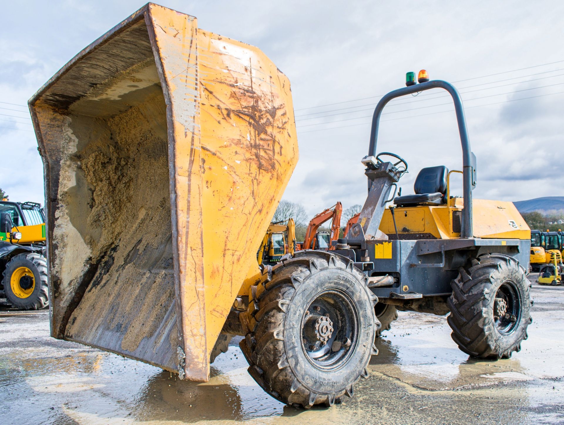 Benford Terex 6 tonne straight skip dumper Year: S/N: Recorded Hours: 2695 1839 - Image 11 of 14