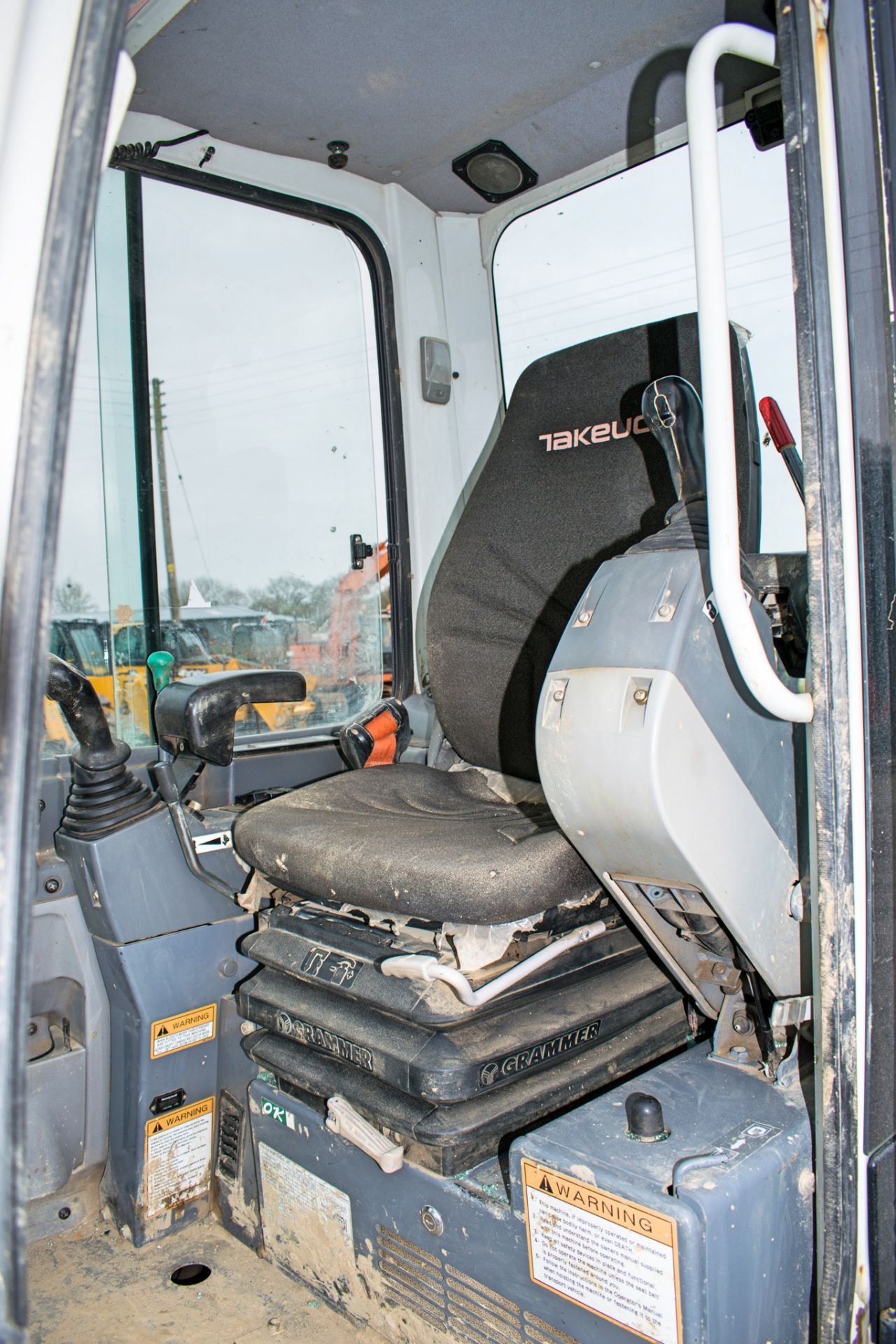 Takeuchi TB228 2.8 tonne rubber tracked mini excavator Year: 2014 S/N: 122803390 Recorded Hours: - Bild 12 aus 12