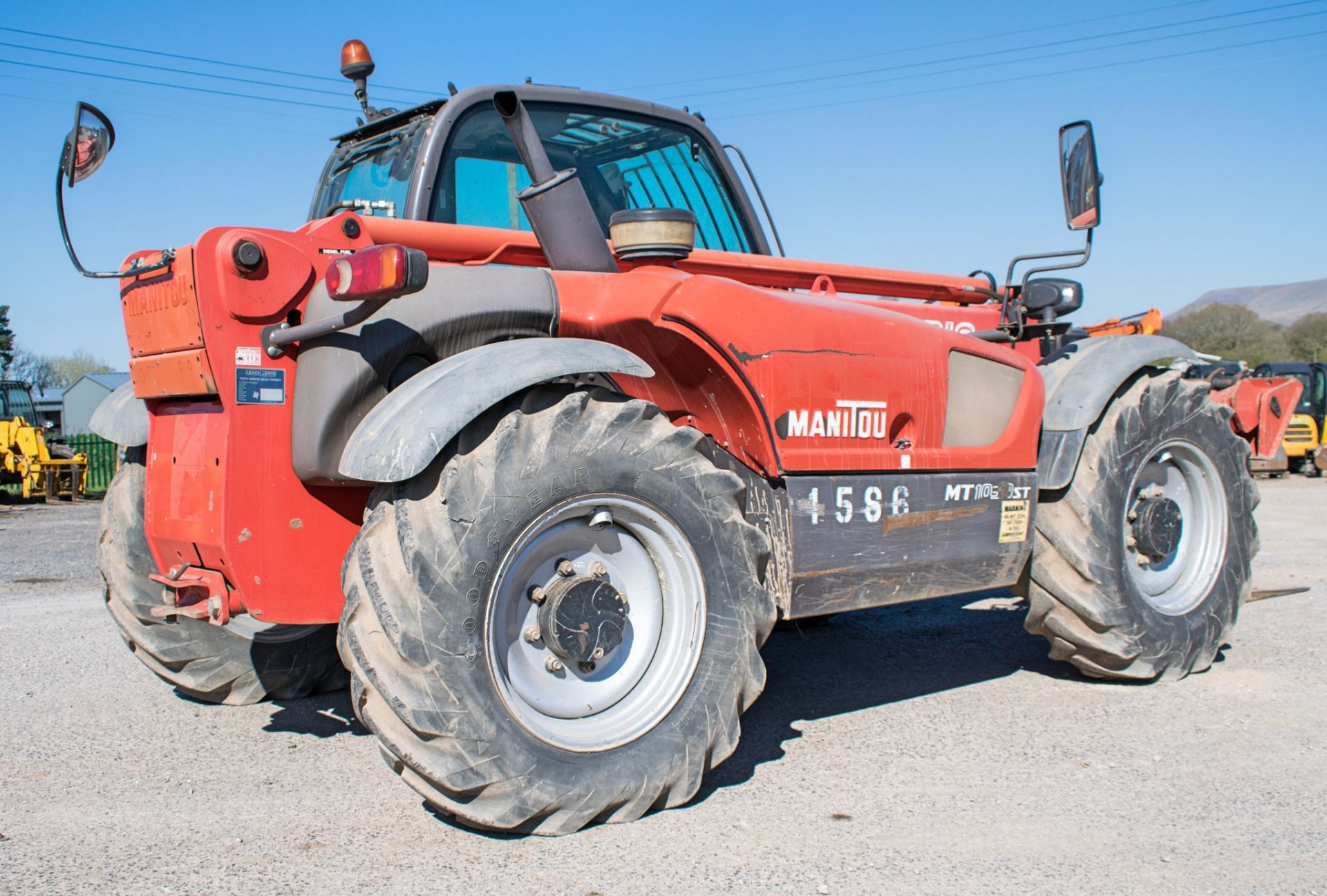 Manitou MT1030ST 10 metre telescopic handler Year: 2011 S/N: 594659 Recorded Hours: 3679 c/w side - Image 4 of 13