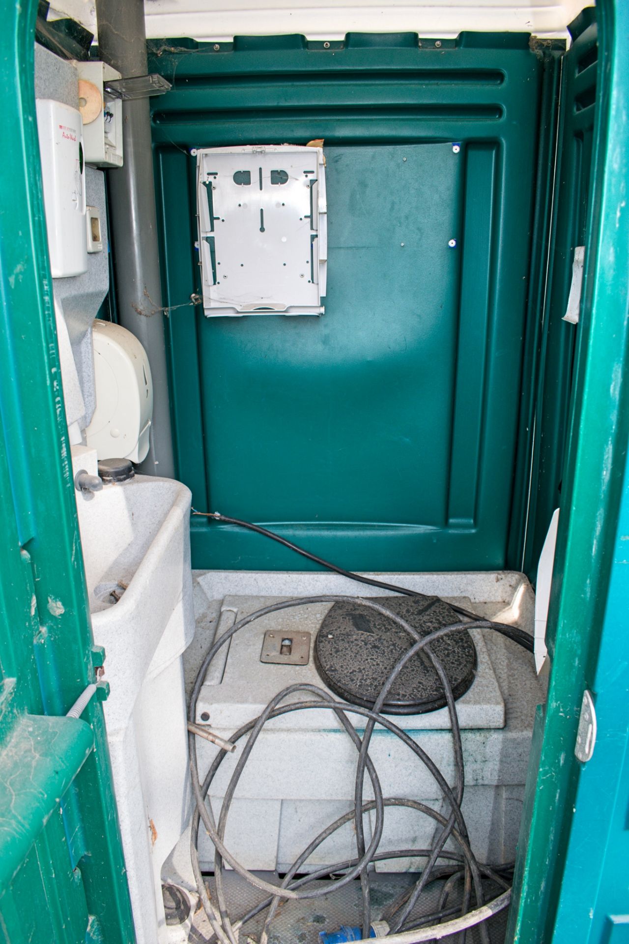 Plastic site toilet - Image 2 of 2