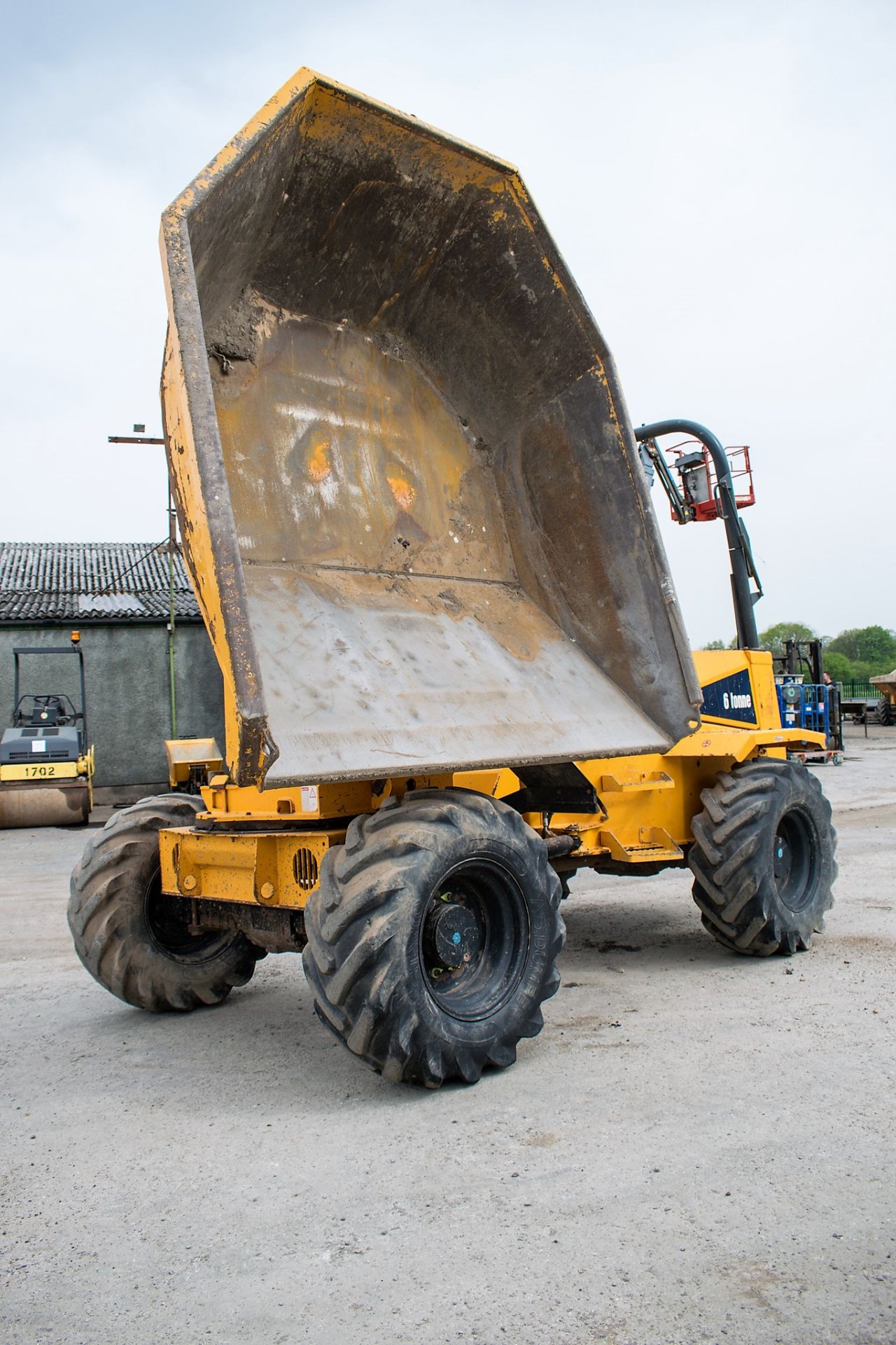 Thwaites 6 tonne swivel skip dumper Year: 2011 S/N: 105C0570 Recorded Hours: 1380 501032 - Image 7 of 13