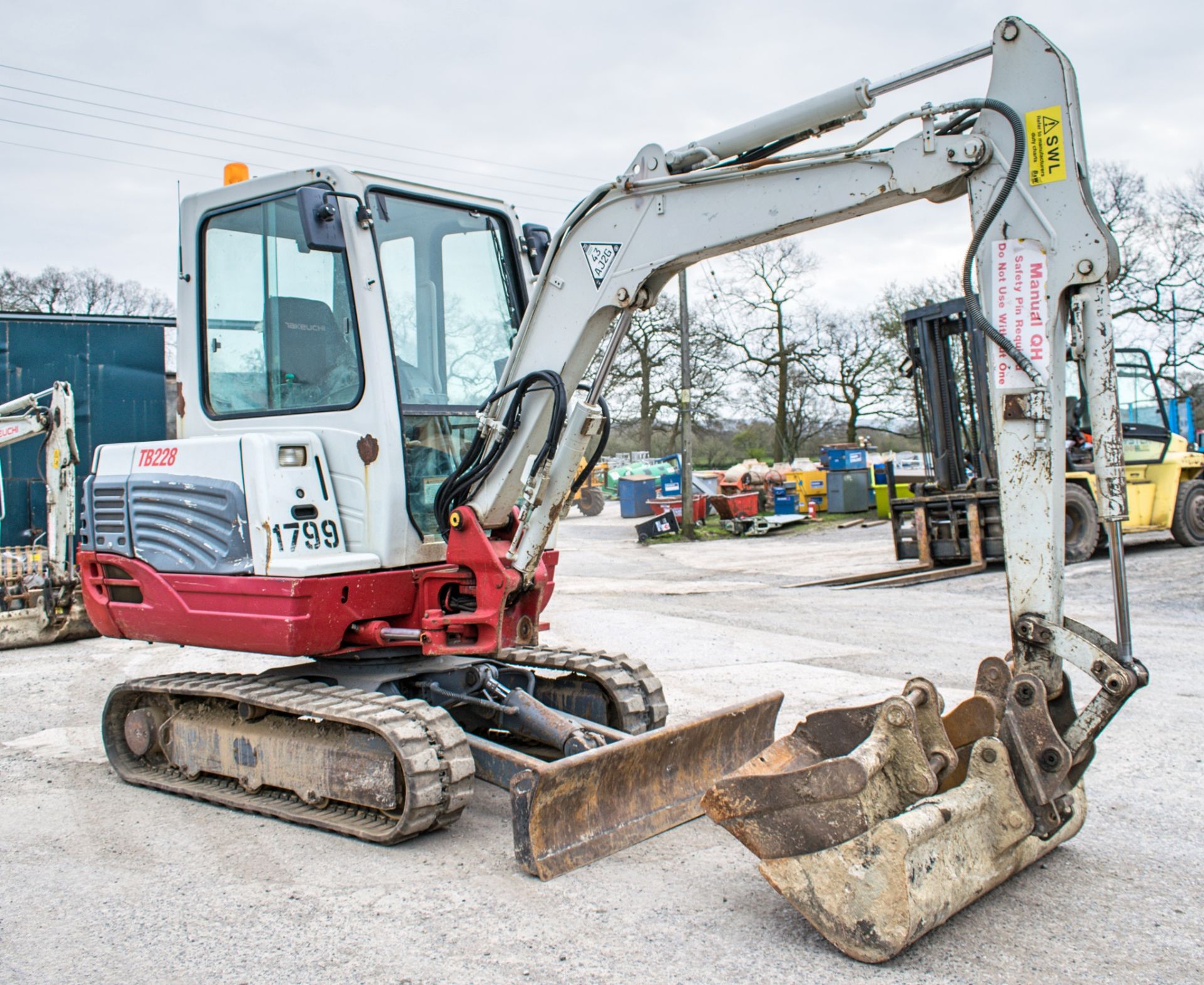 Takeuchi TB228 2.8 tonne rubber tracked mini excavator Year: 2014 S/N: 122803390 Recorded Hours: - Image 2 of 12