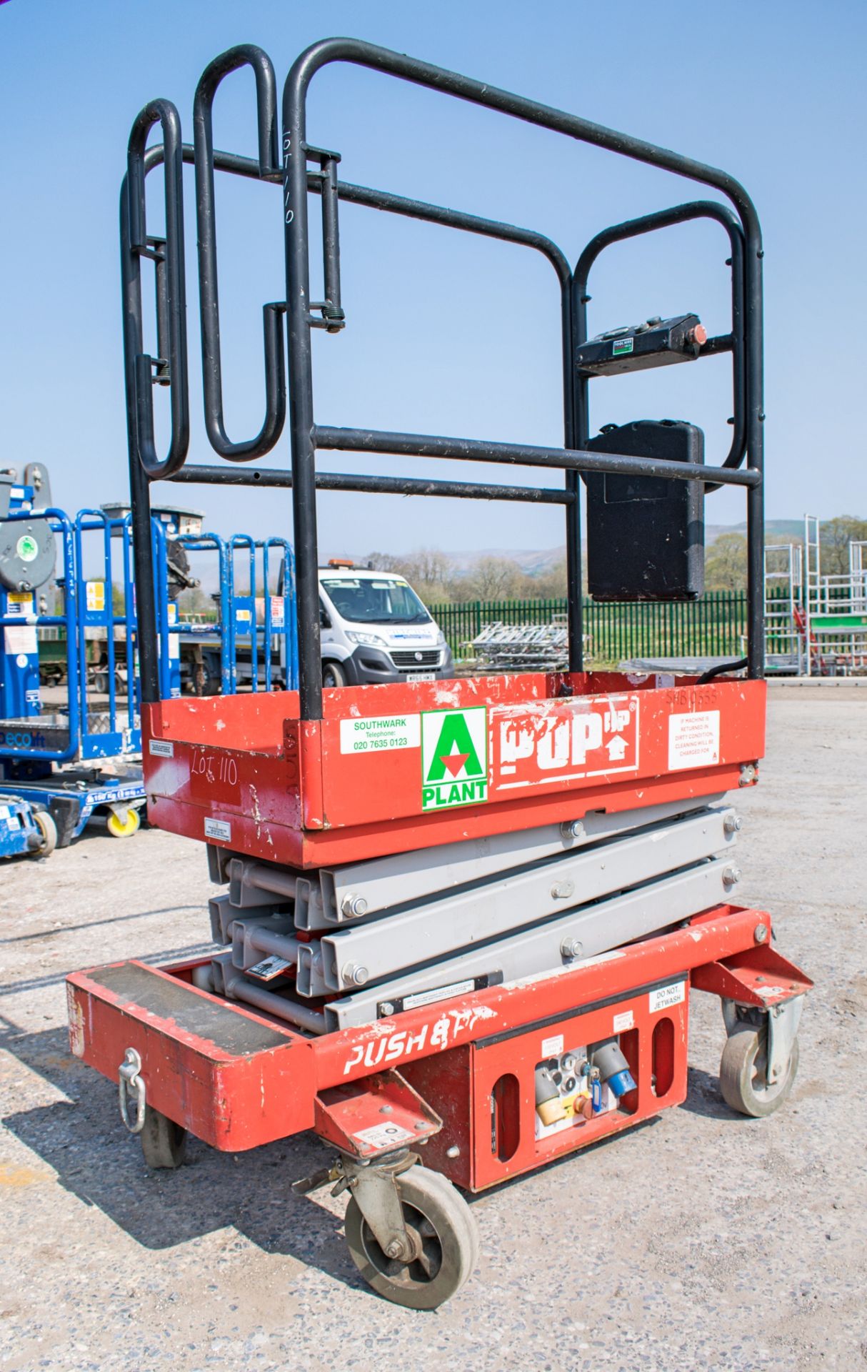 Push 8 Pro battery electric scissor lift Year: 2013 555 - Bild 3 aus 4