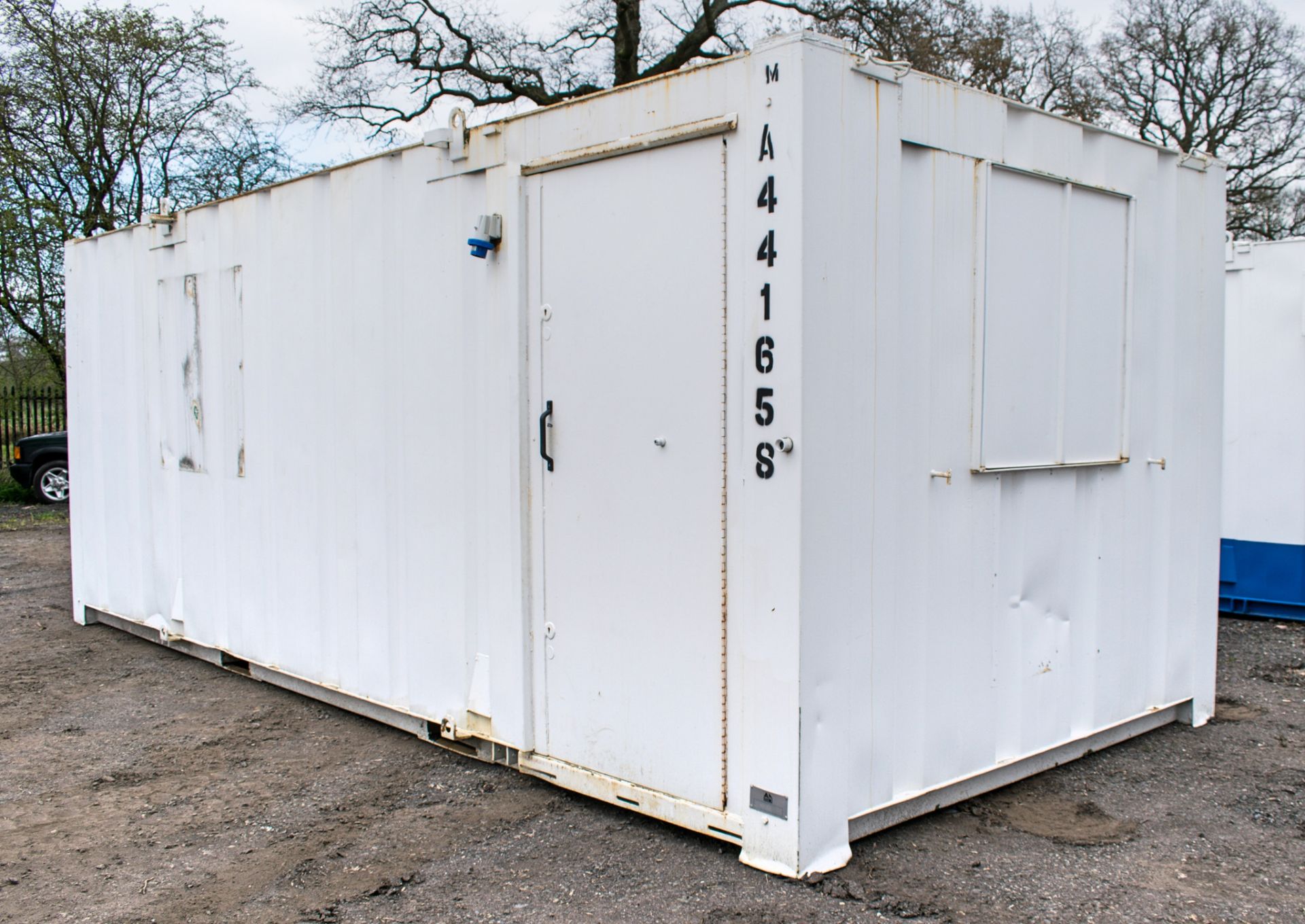 21 ft x 9 ft steel anti vandal office unit c/w keys A441658