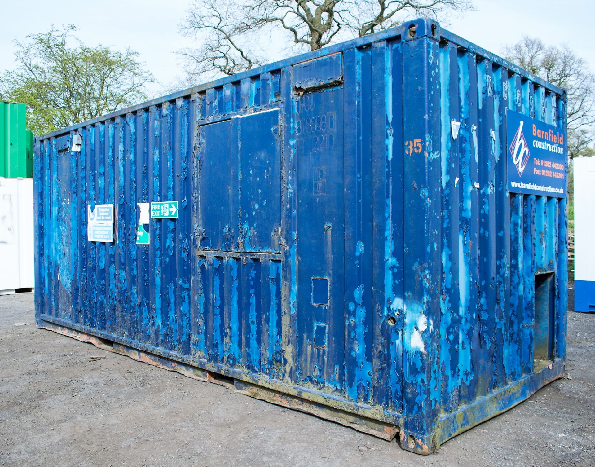 20 ft x 8 ft steel canteen/office unit ** No keys & padlocked shut ** BF - Image 2 of 4