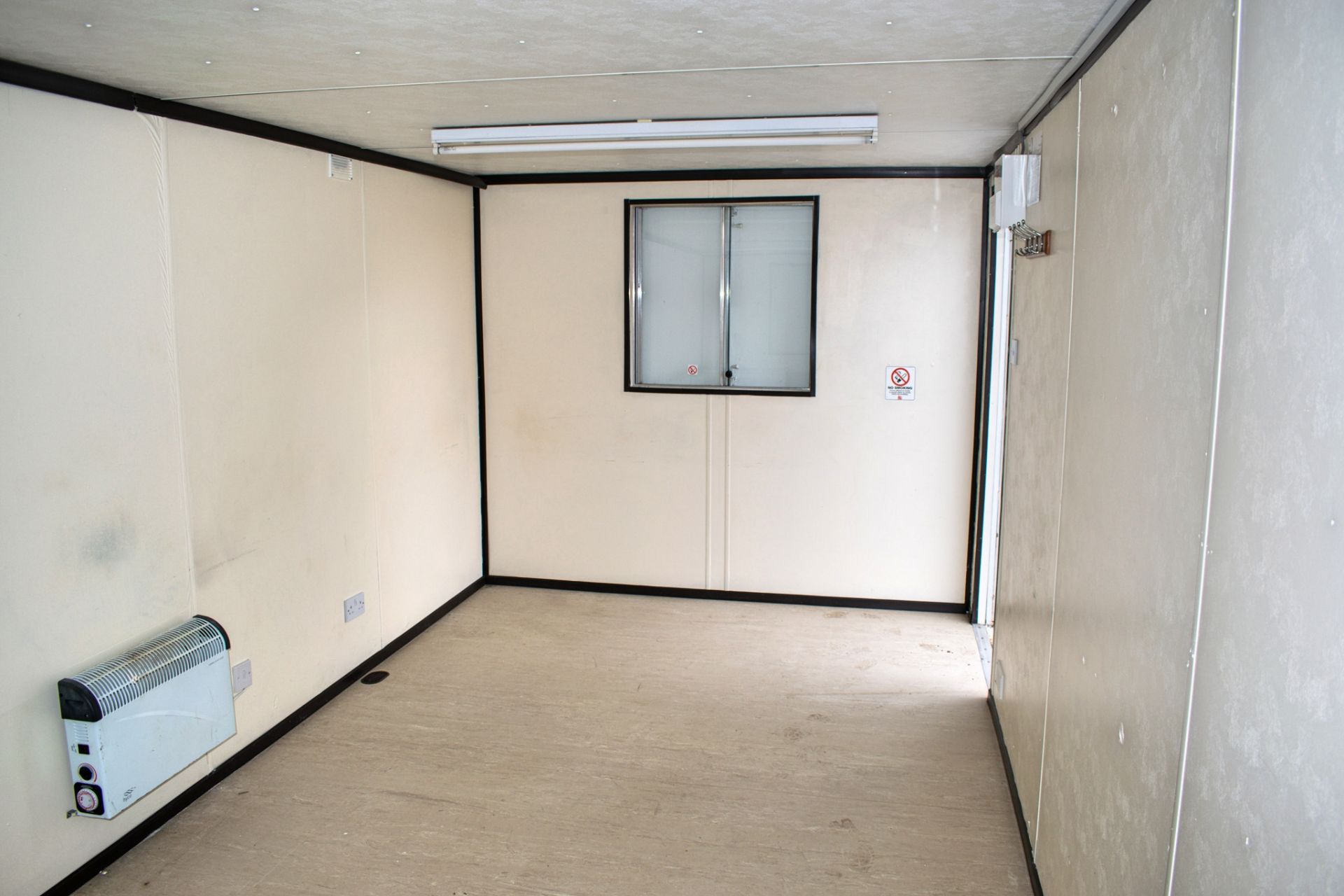 21 ft x 9 ft steel anti vandal office unit c/w keys A441658 - Image 6 of 6