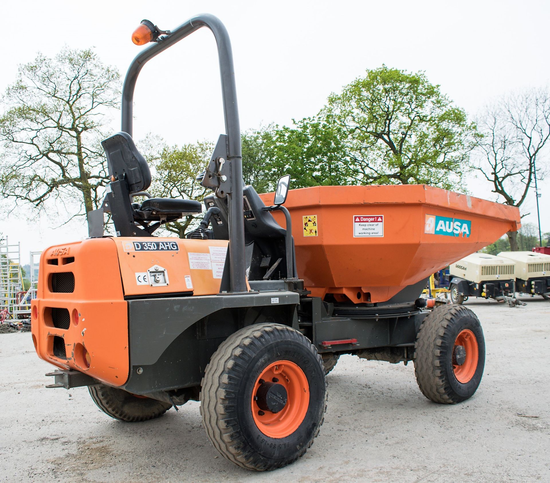 Neuson D350 AHG 3.5 tonne swivel skip dumper Year: 2015 S/N: 65173590 Recorded Hours: 679 D68 - Image 4 of 14