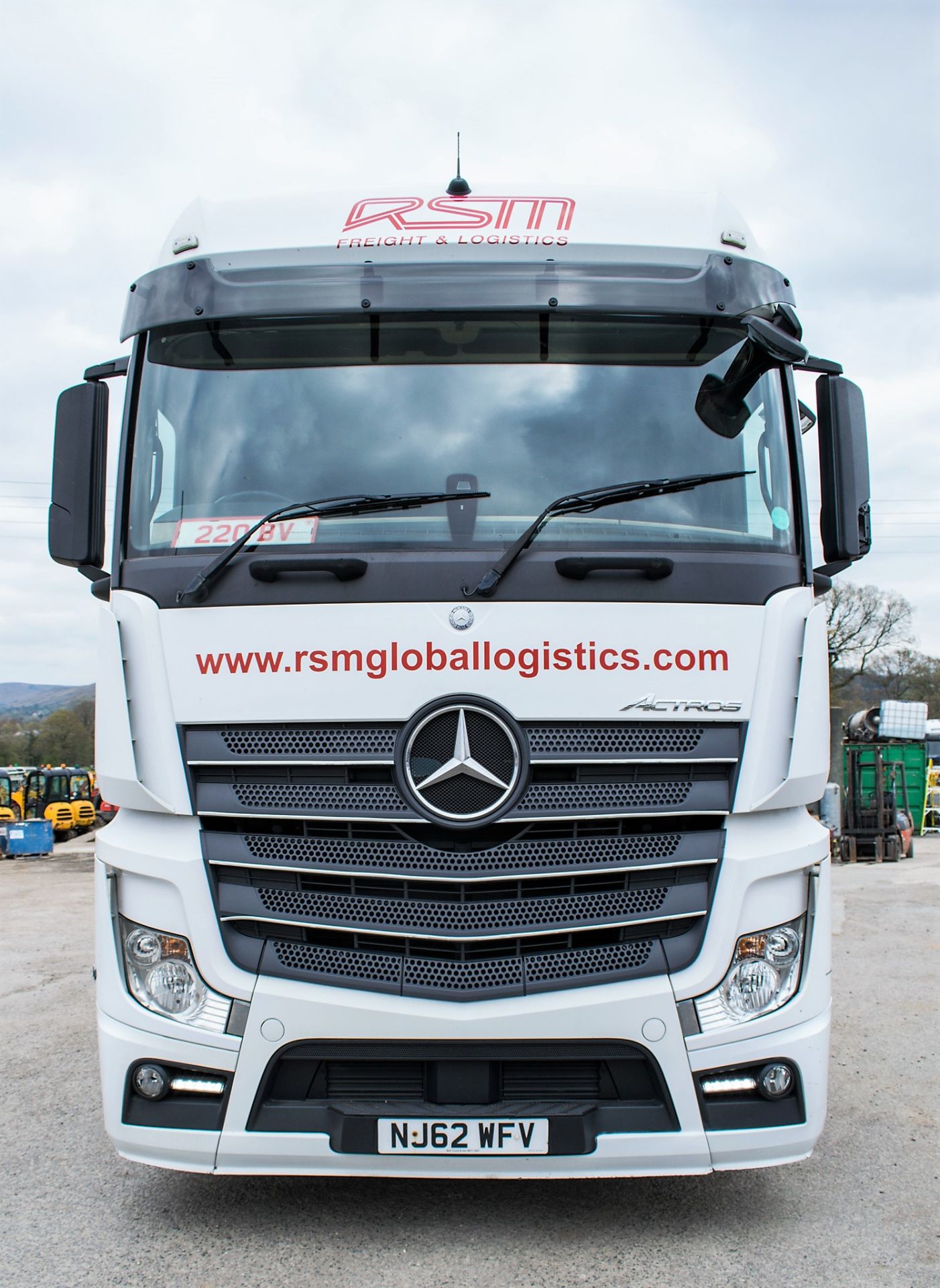 Mercedes Benz Actross 2545 6 x 2 tractor unit Registration Number: NJ62 WFV Date of Registration: - Image 5 of 12