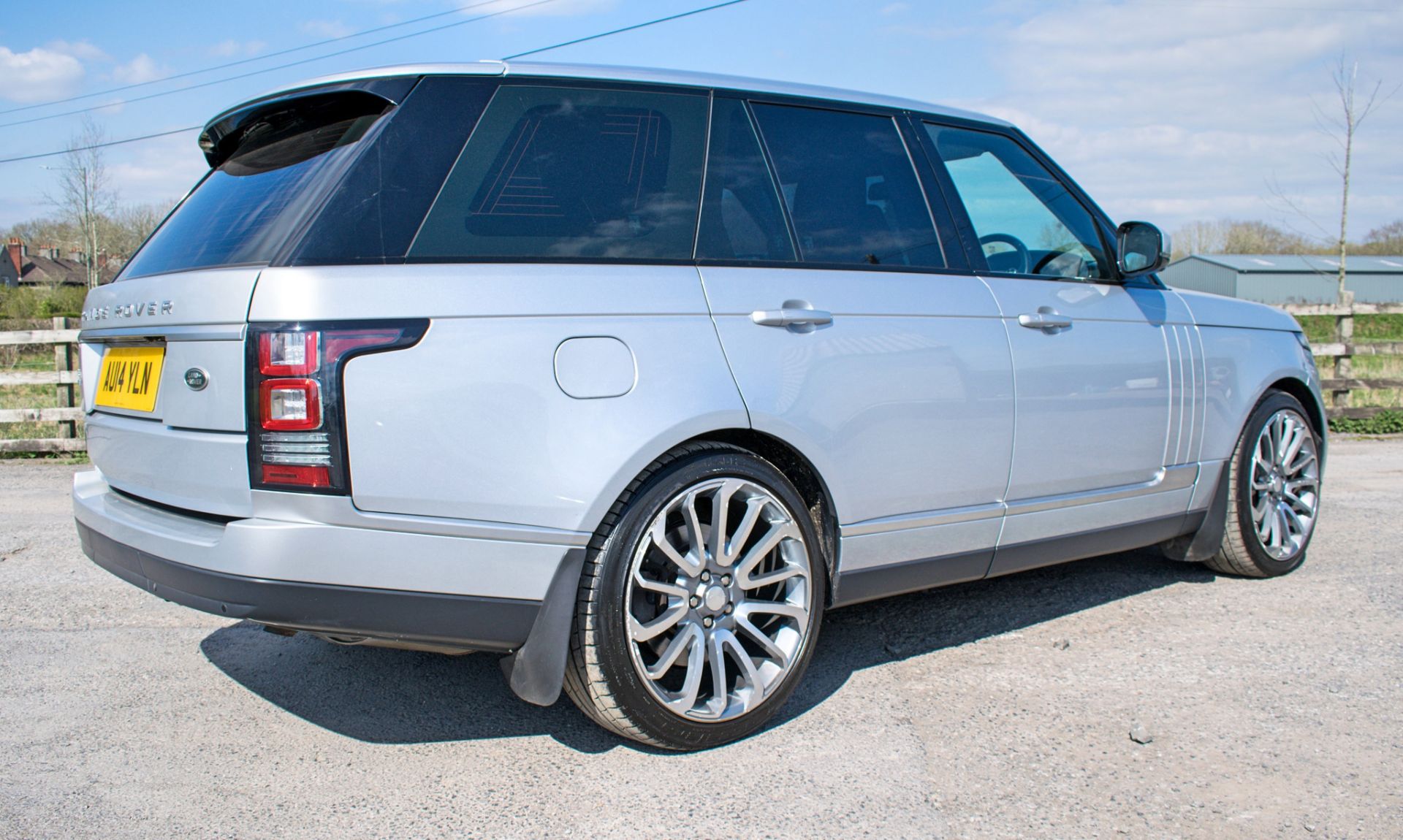 Range Rover Vogue SDV8 Auto 5 door estate SUV Registration Number: AU14 YLN Date of Registration: - Image 3 of 12