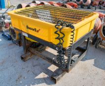 Snowex Veepro 6000 pick-up mountable mobile gritter body