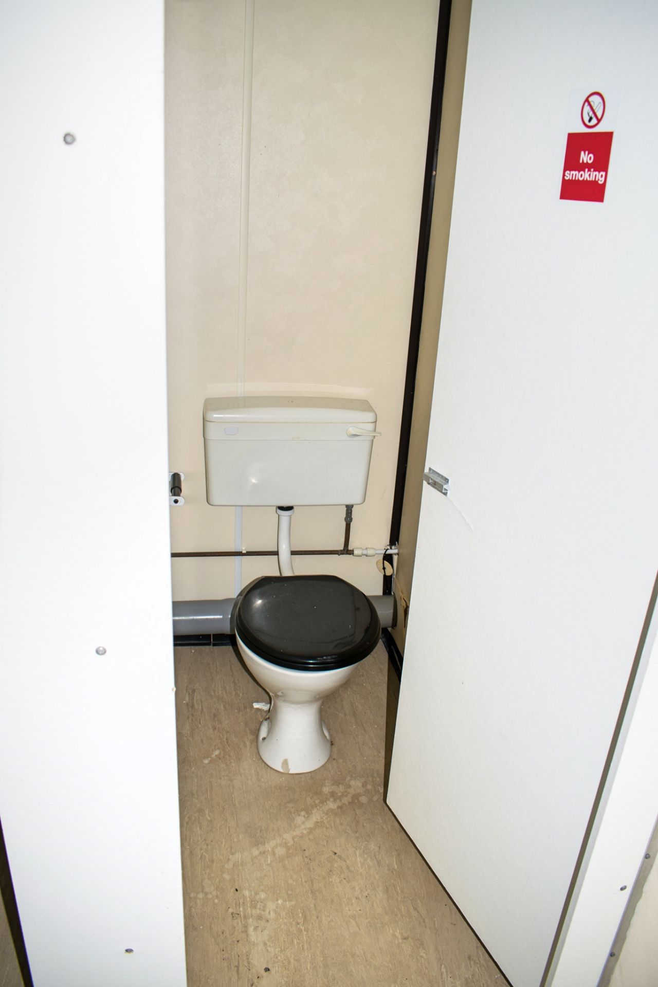 32 ft x 10 ft steel office/toilet unit Comprising of: office, ladies & gents toilet A343980 ** - Image 8 of 9