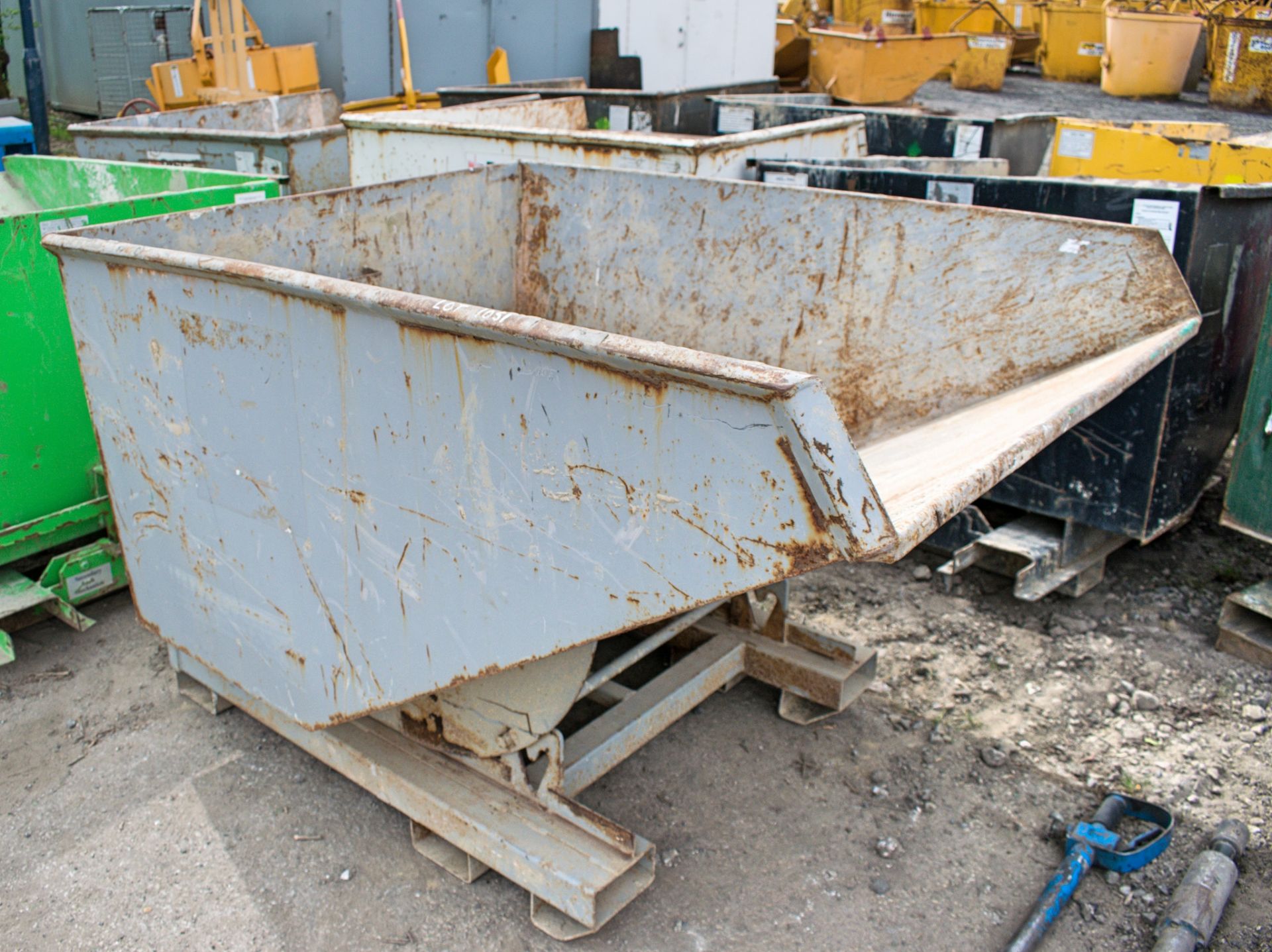 Steel tipping skip A767097