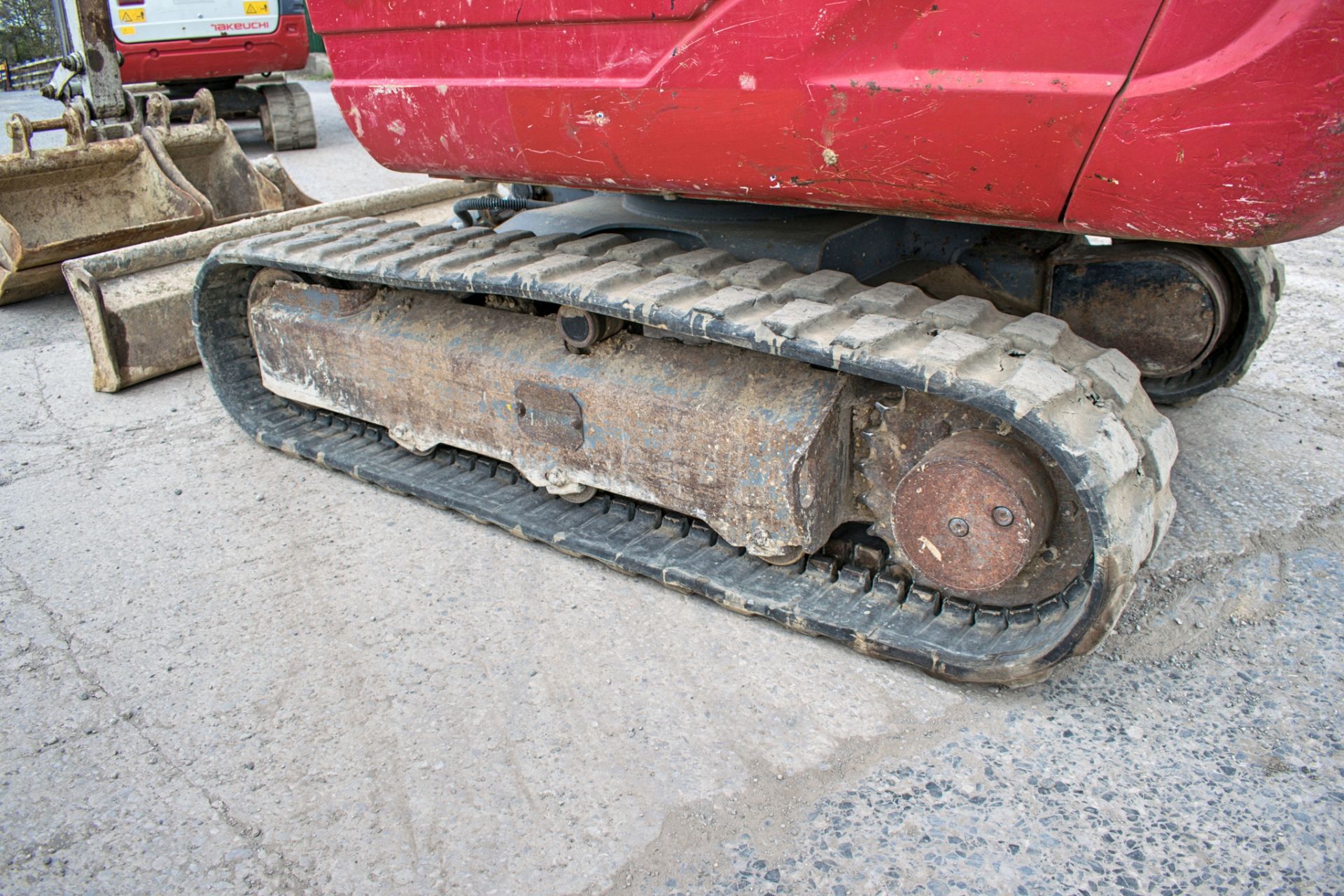 Takeuchi TB228 2.8 tonne rubber tracked mini excavator Year: 2014 S/N: 122863585 Recorded Hours: - Bild 7 aus 12