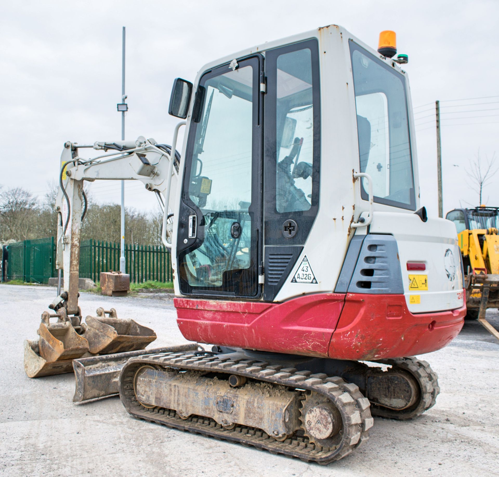 Takeuchi TB228 2.8 tonne rubber tracked mini excavator Year: 2014 S/N: 122803390 Recorded Hours: - Image 3 of 12